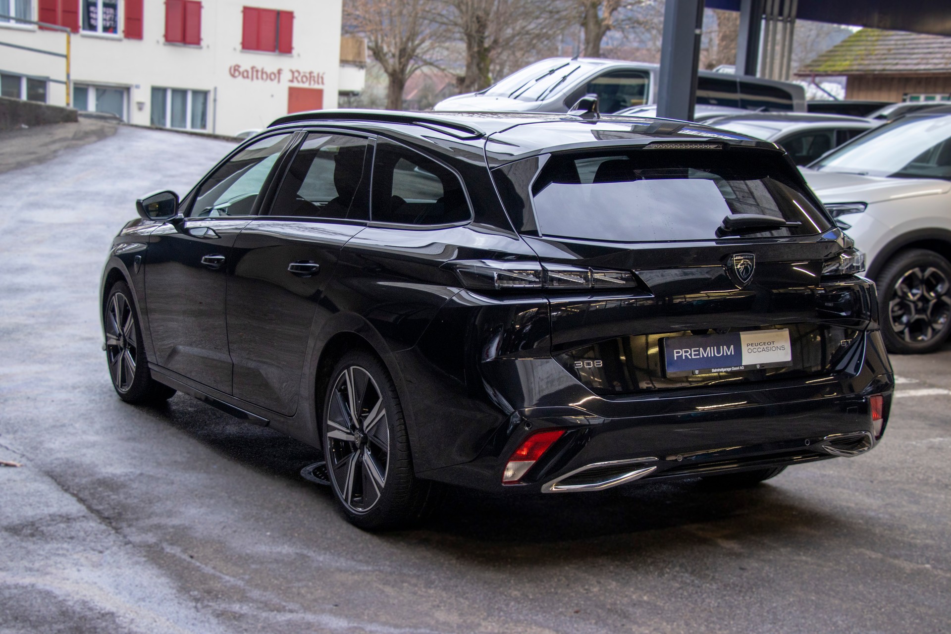 PEUGEOT 308 SW 1.6 PHEV 180 GT-image-1