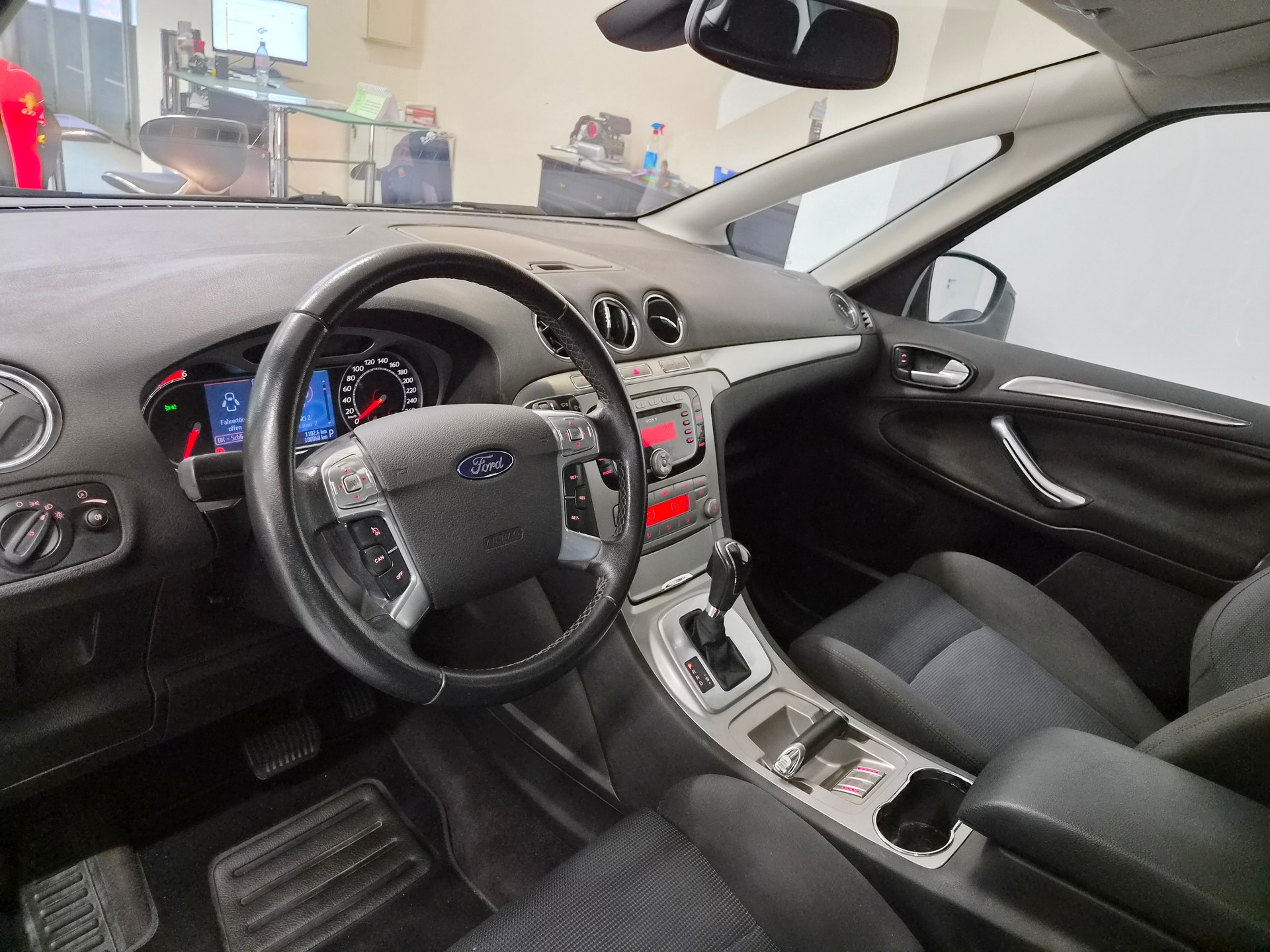 FORD S-Max 2.0 TDCi Ambiente Automatic-image-6
