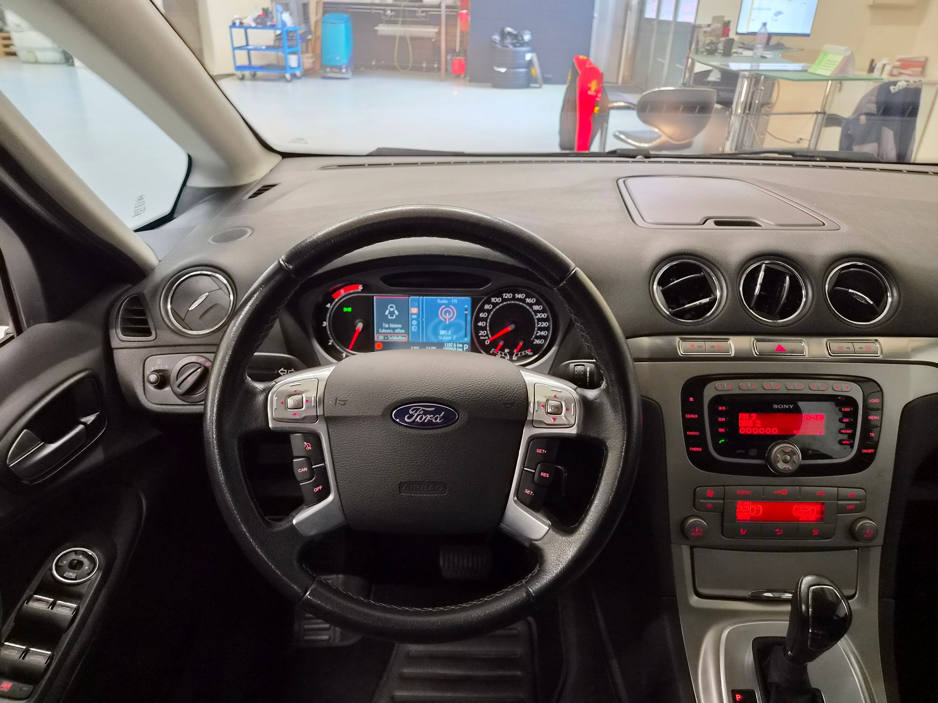 FORD S-Max 2.0 TDCi Ambiente Automatic-image-11