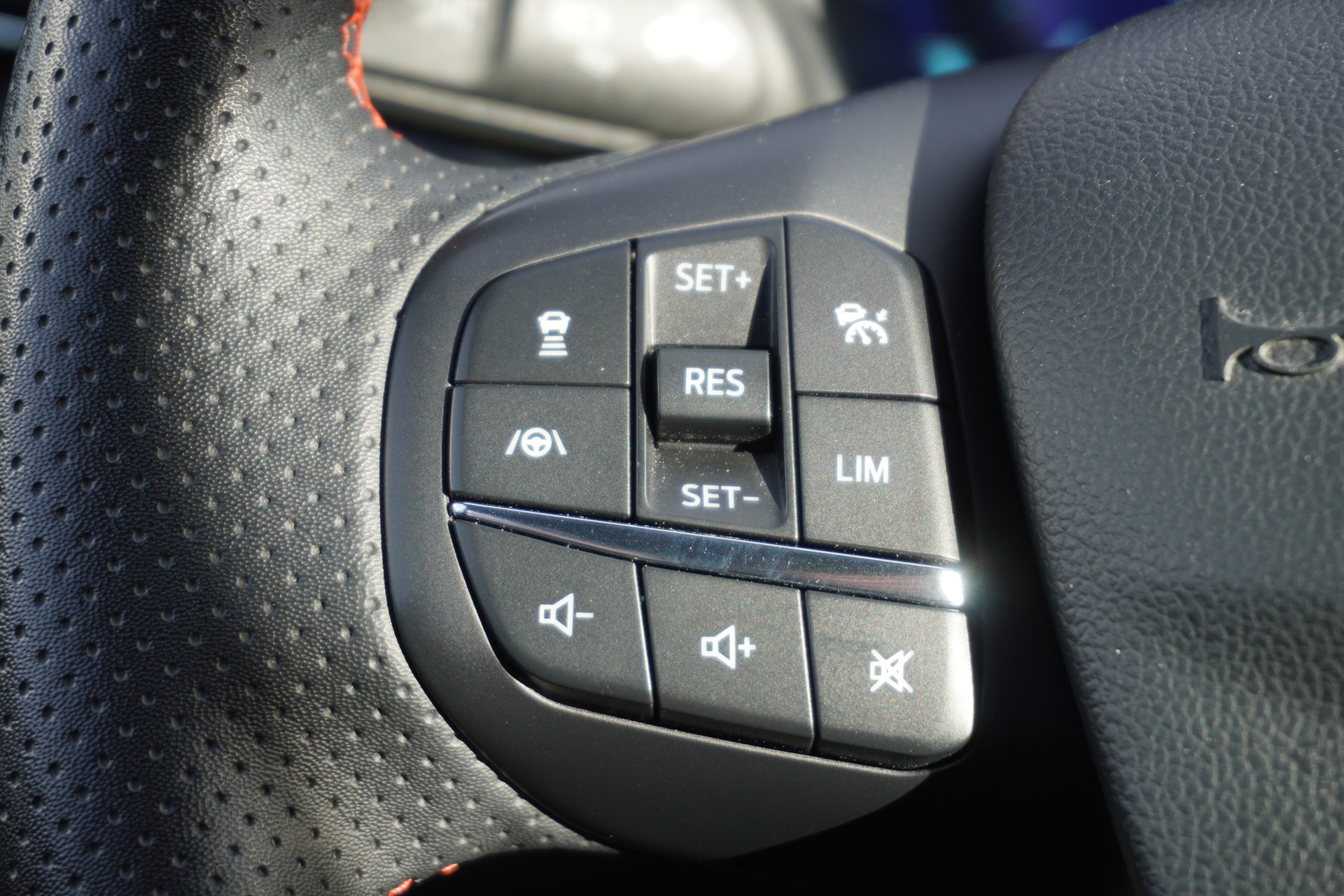 FORD Kuga 2.5 PHEV ST-Line-image-17