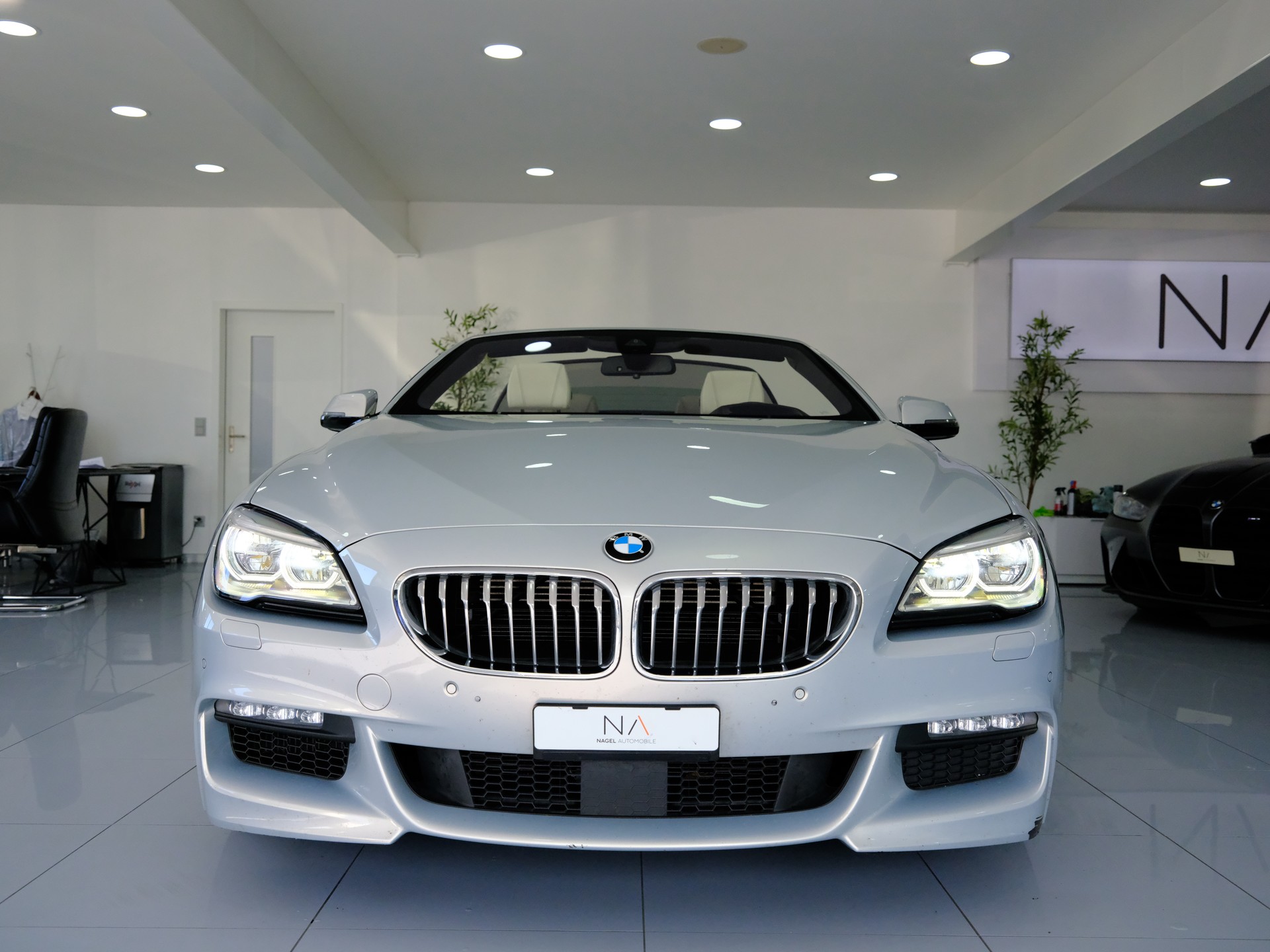 BMW 650i Cabrio xDrive-showroom-element-2