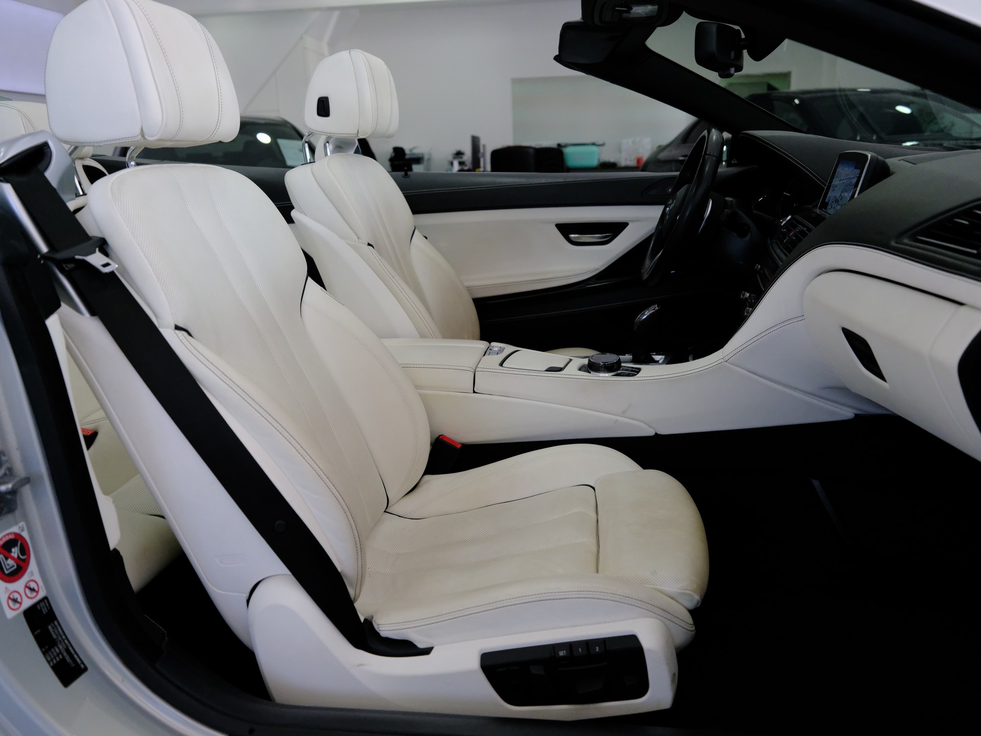 BMW 650i Cabrio xDrive-image-15