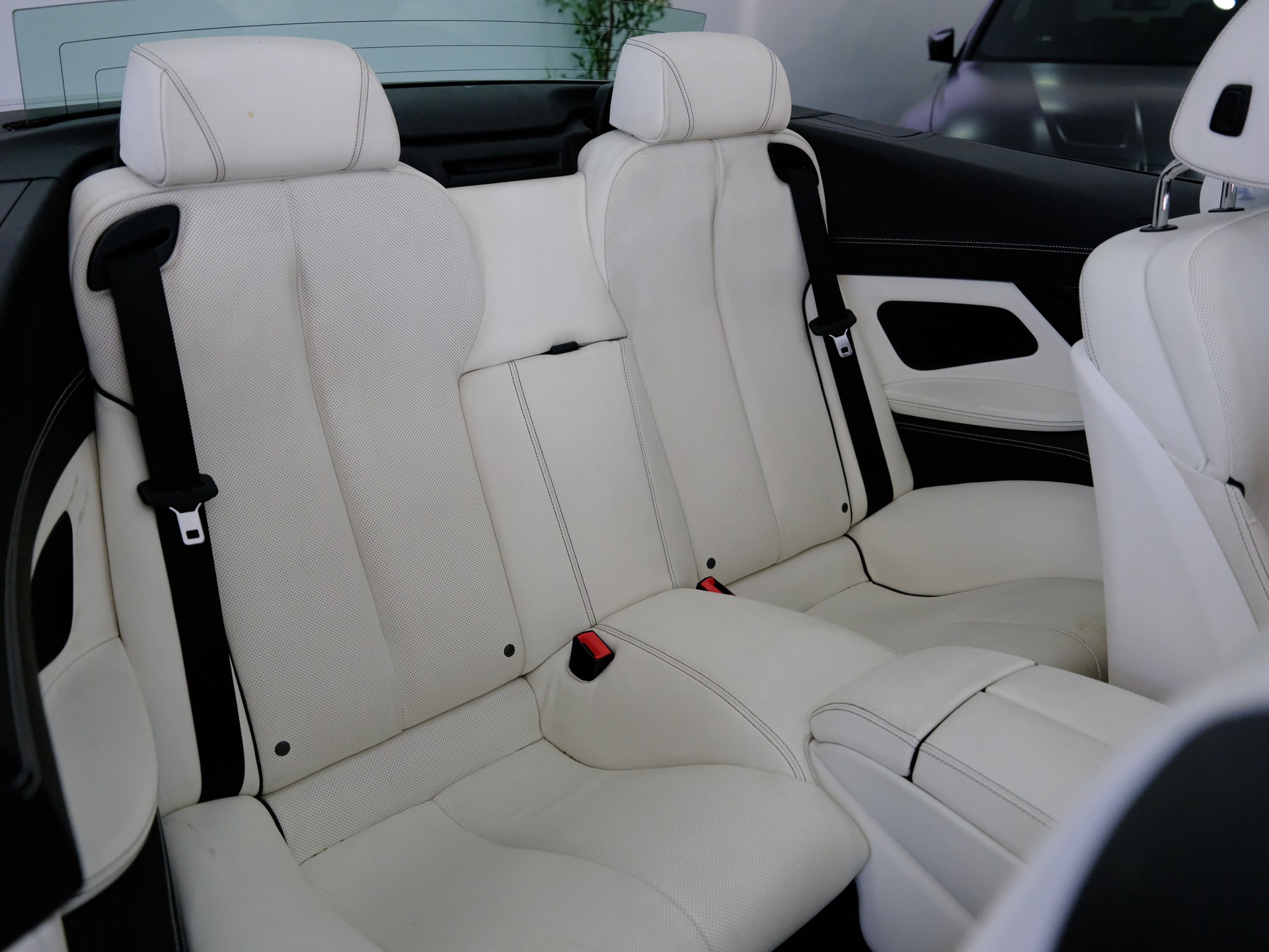 BMW 650i Cabrio xDrive-image-16