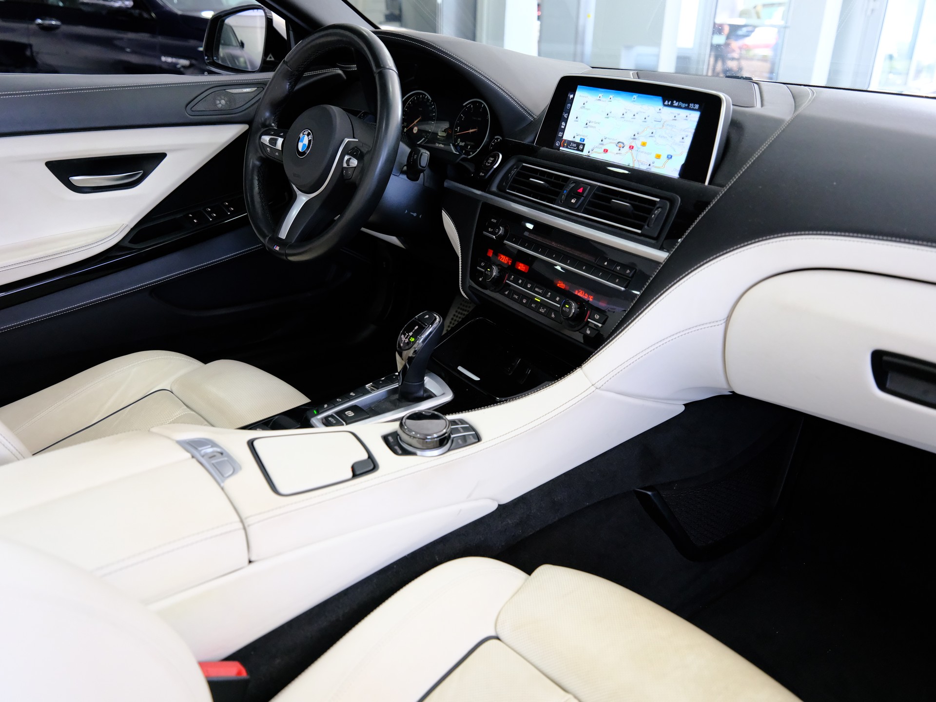 BMW 650i Cabrio xDrive-image-14