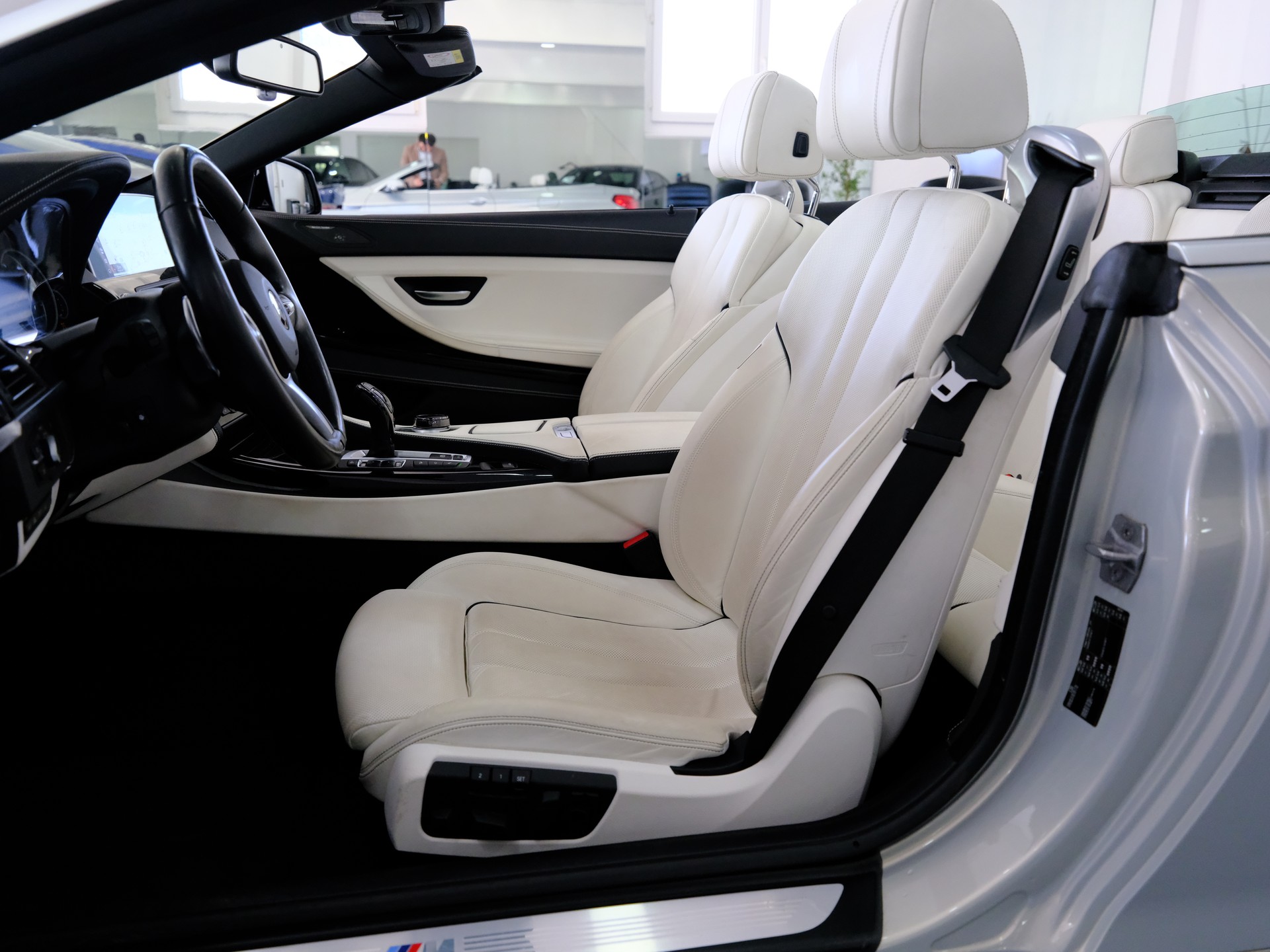 BMW 650i Cabrio xDrive-image-10