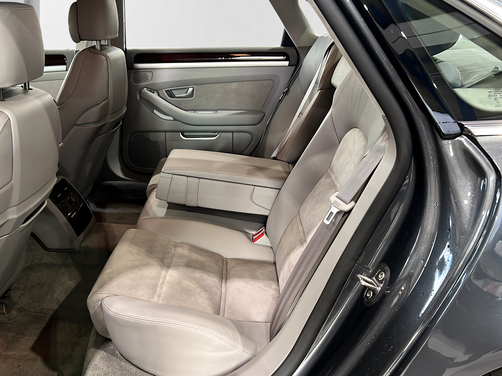 AUDI A8 3.2 FSI quattro**1.Hand,Luftfahrwerk,CH Auslieferung,Frisch ab MFK**-image-8