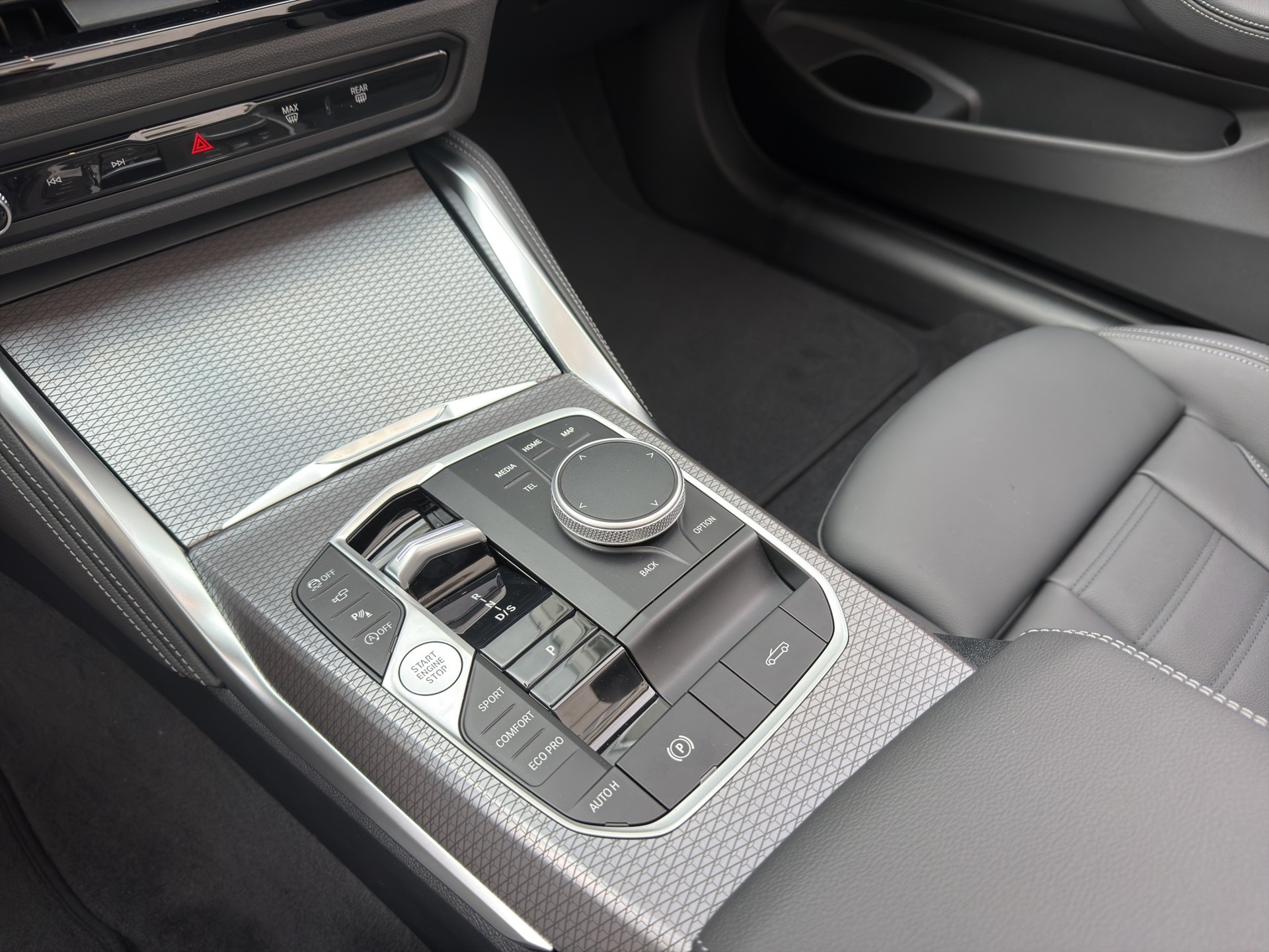 BMW 430i xDrive Cabriolet M Sport Pro Steptronic-image-11