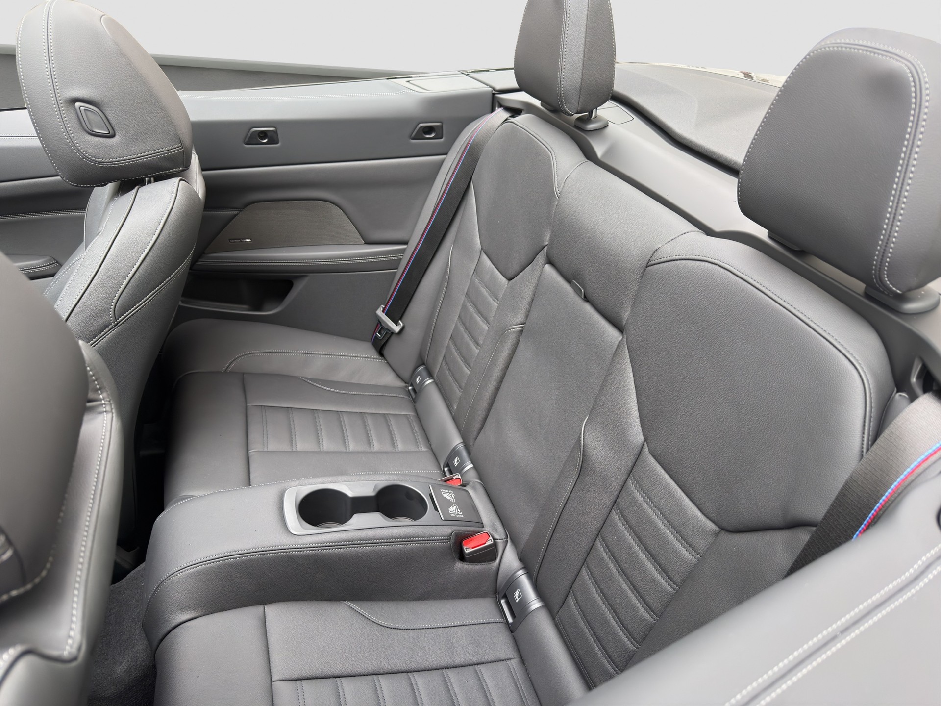 BMW 430i xDrive Cabriolet M Sport Pro Steptronic-image-12