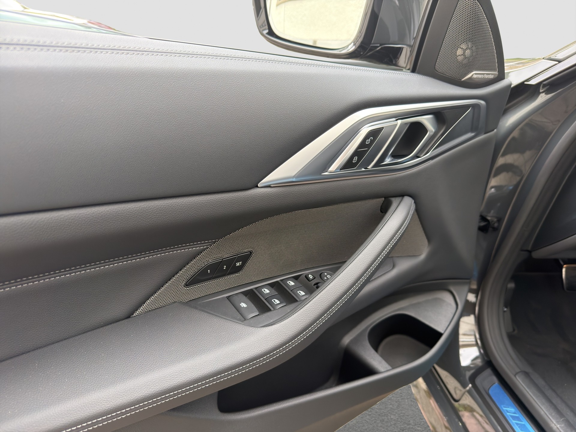BMW 430i xDrive Cabriolet M Sport Pro Steptronic-image-10