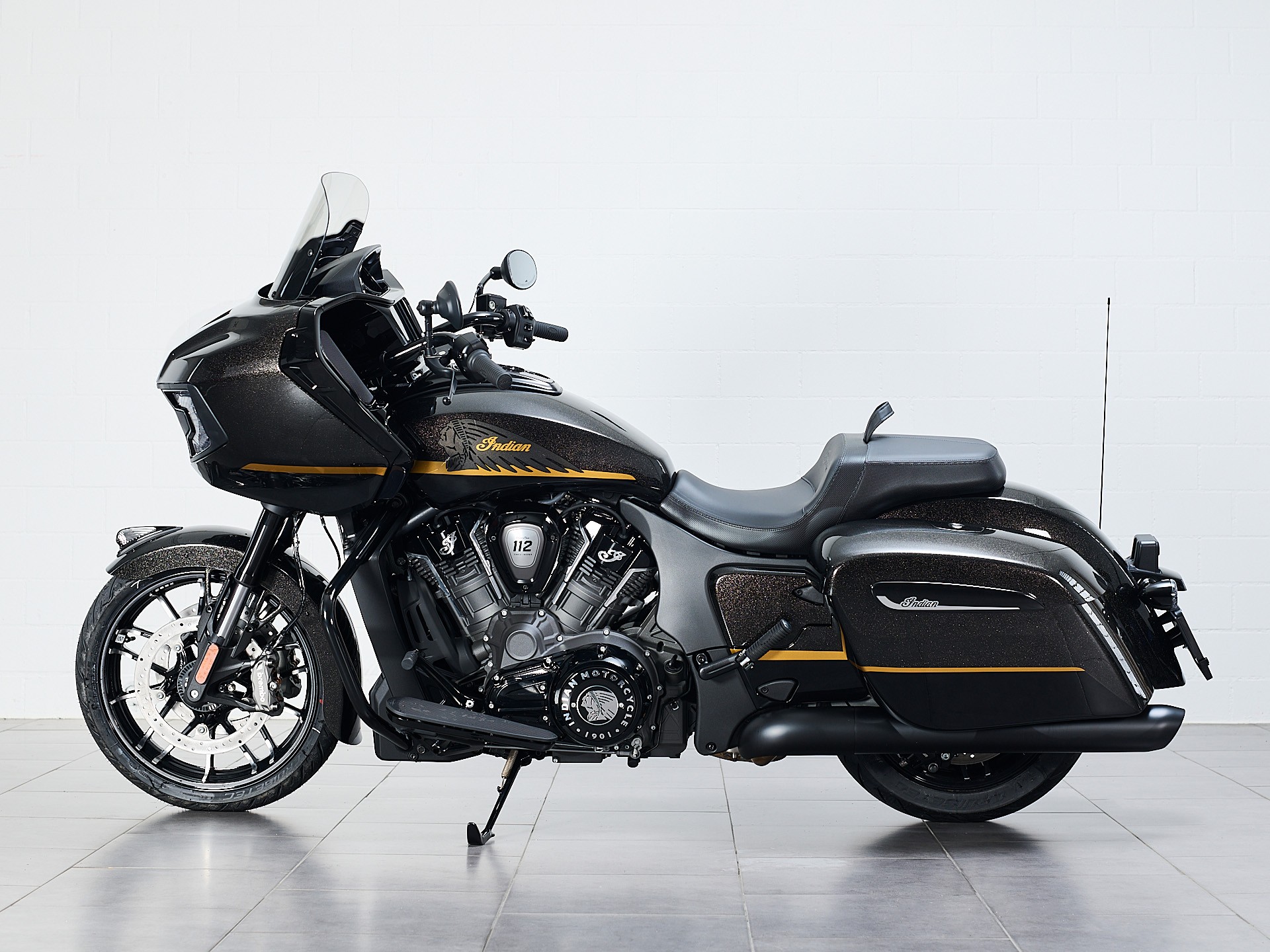 INDIAN Challenger Dark Horse-showroom-element-2
