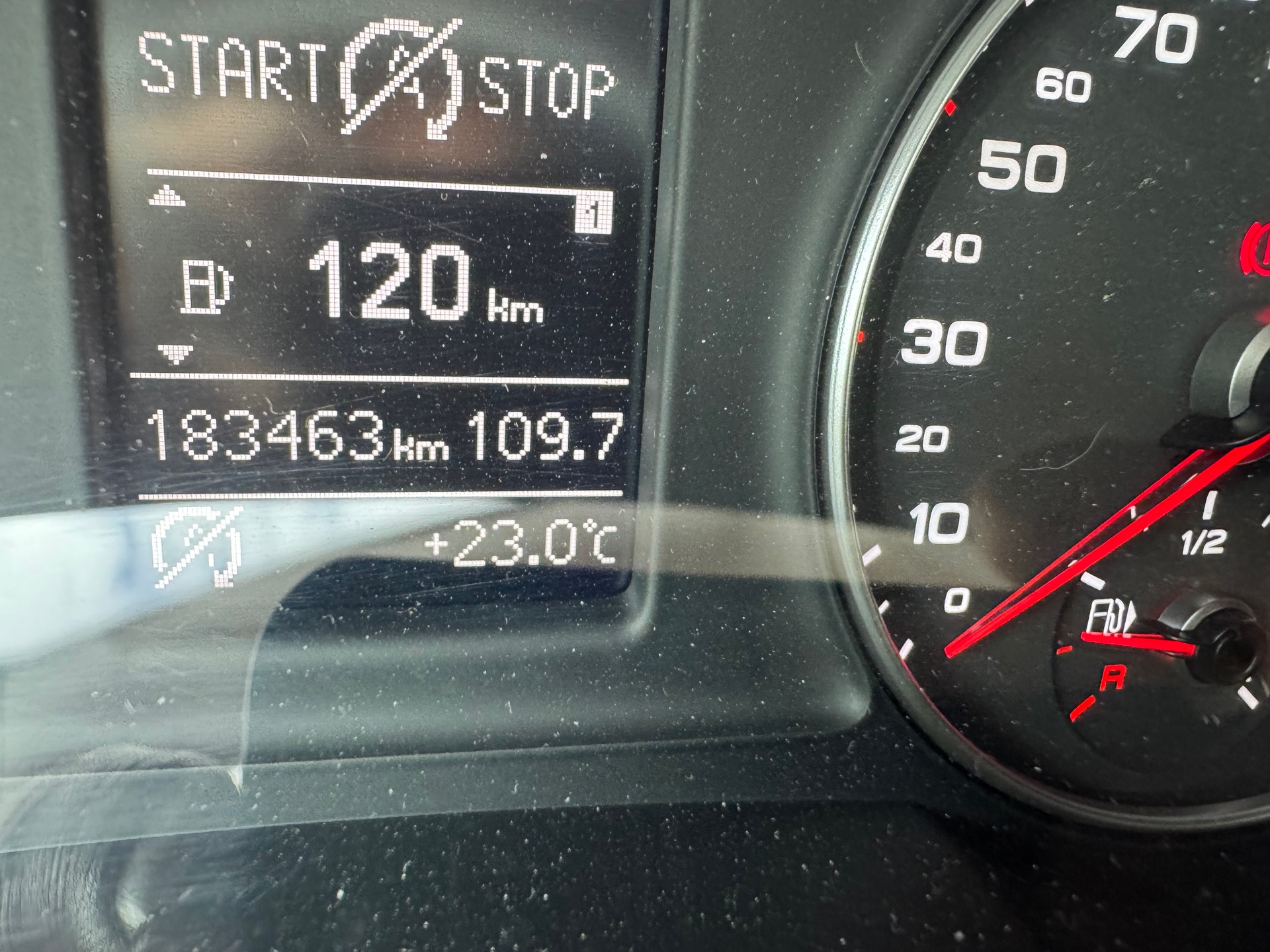 AUDI Q3 2.0 TDI quattro-image-10