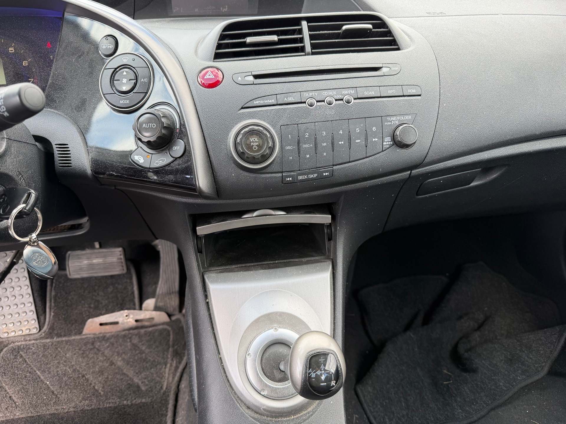 HONDA Civic 1.8i Comfort-image-13