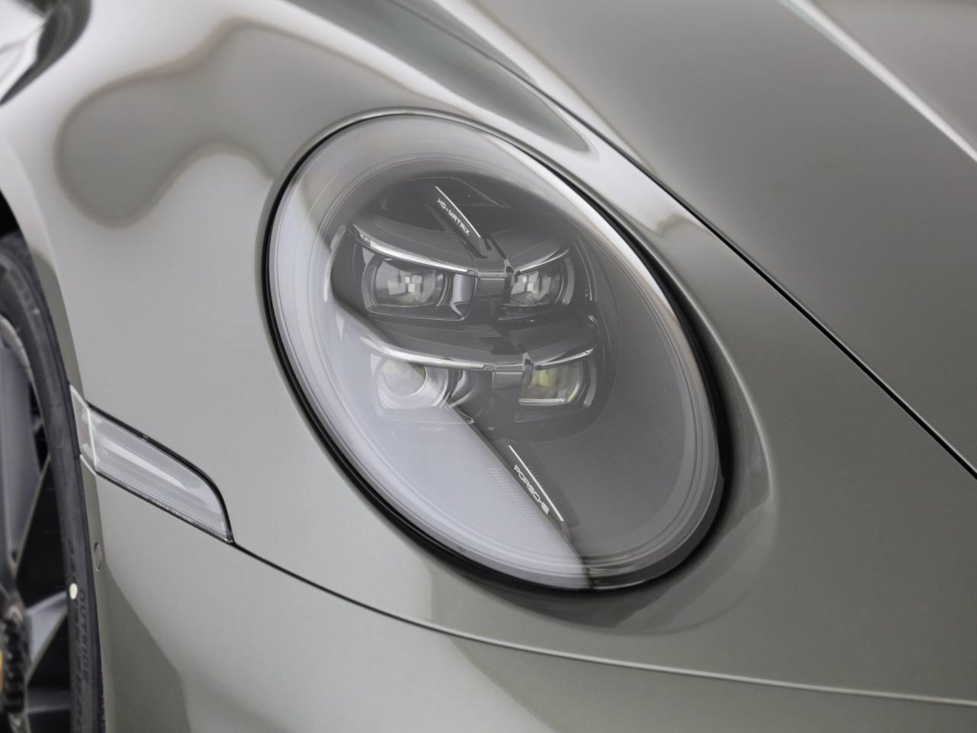 PORSCHE 911 Carrera GTS-image-7