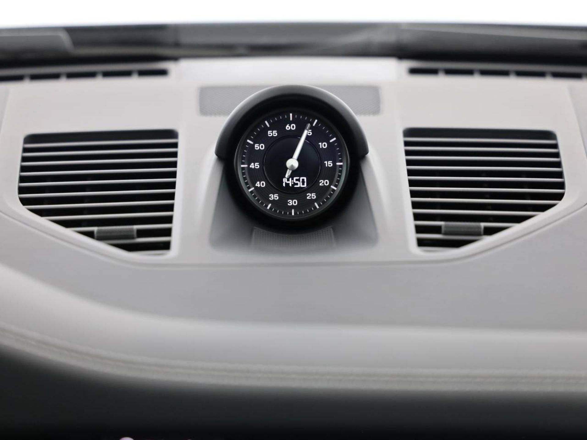 PORSCHE 911 Carrera GTS-image-13