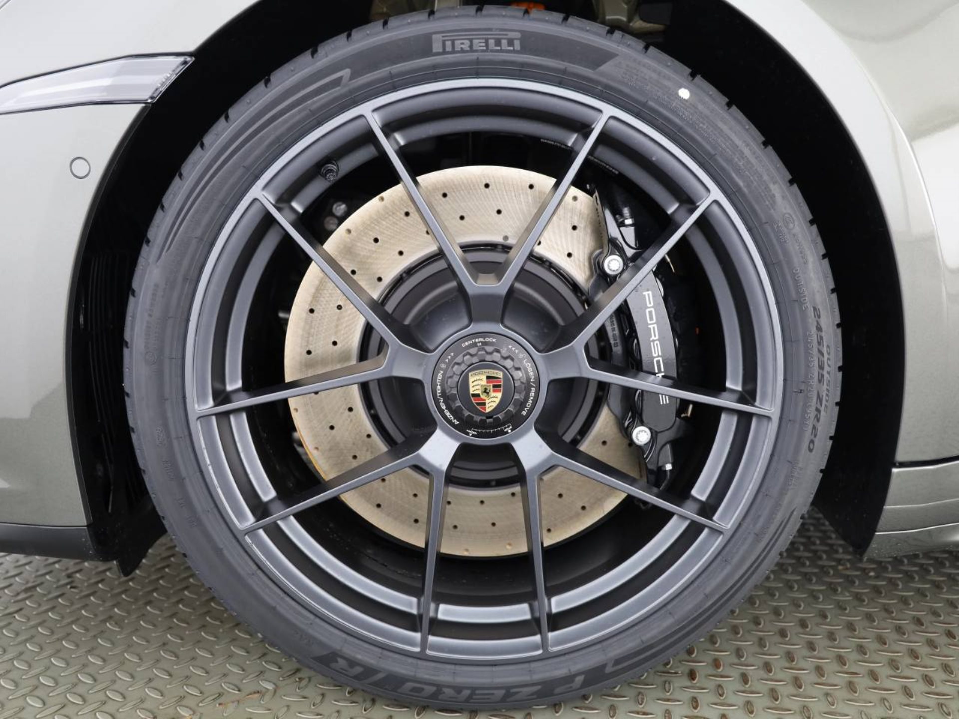 PORSCHE 911 Carrera GTS-image-8