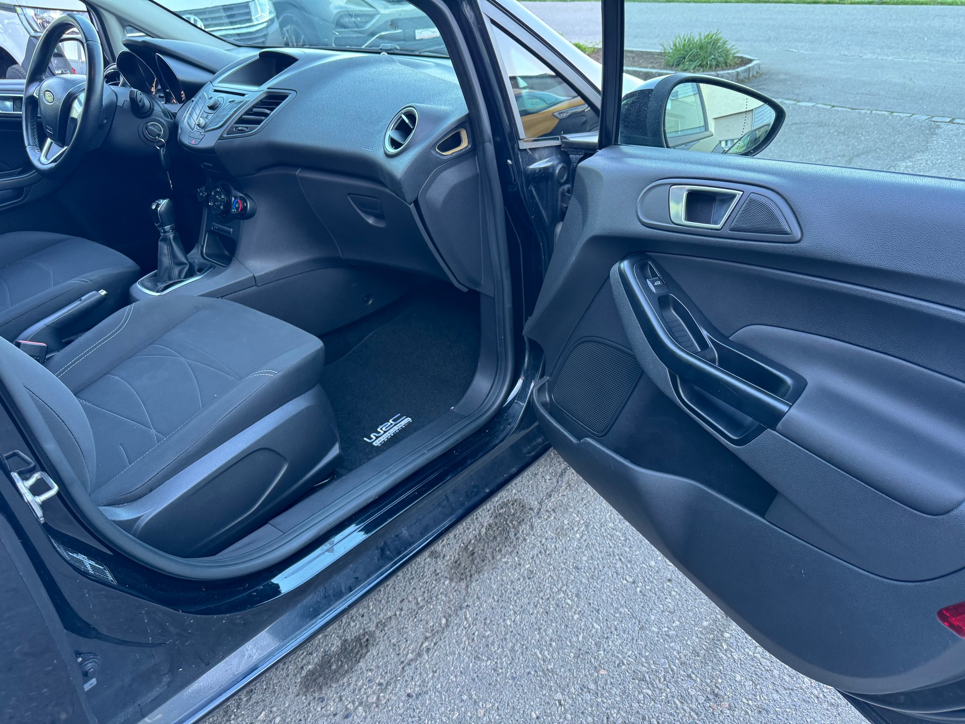 FORD Fiesta 1.0 Titanium-image-12