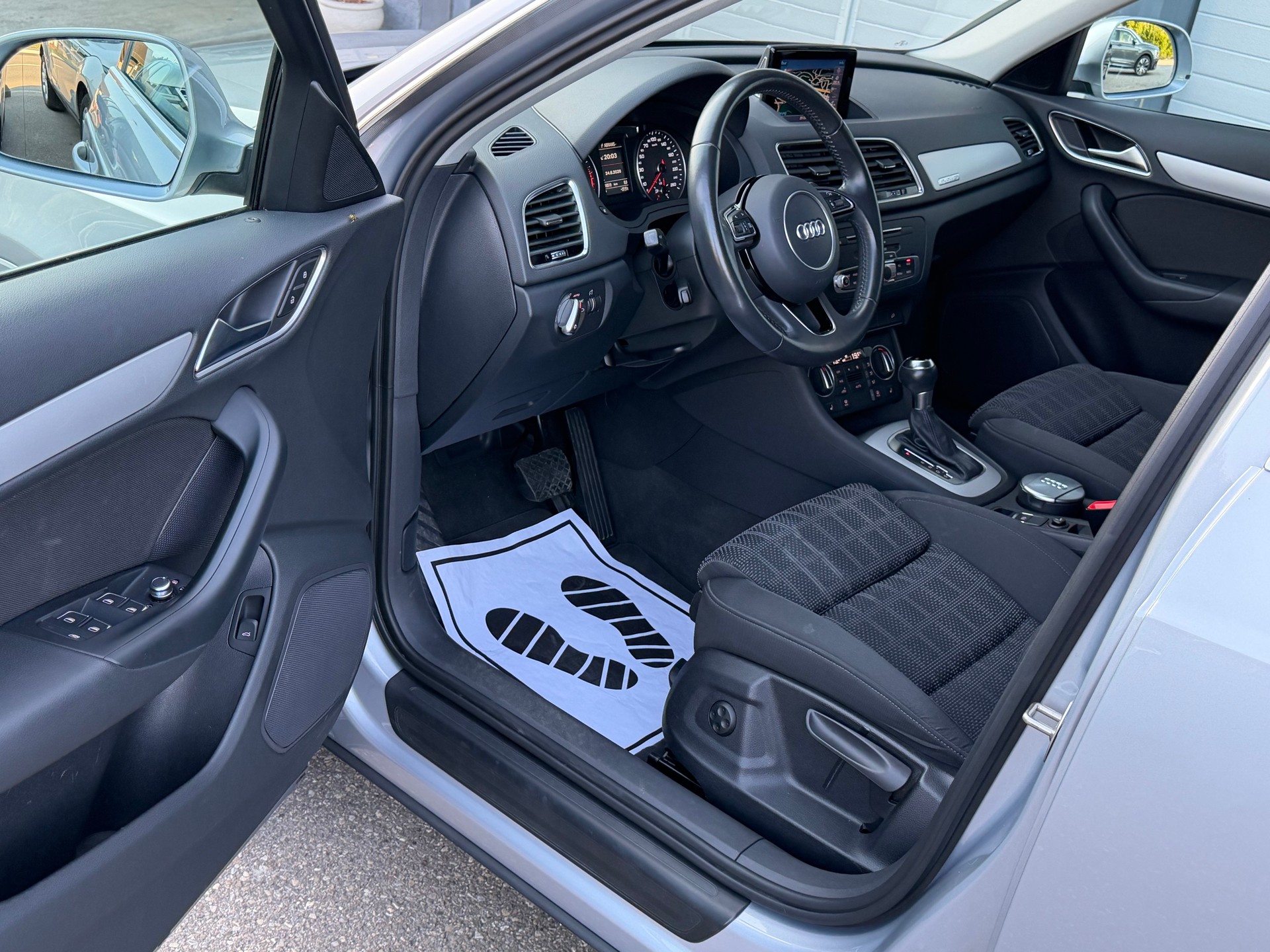 AUDI Q3 2.0 TDI sport quattro S-tronic-image-6