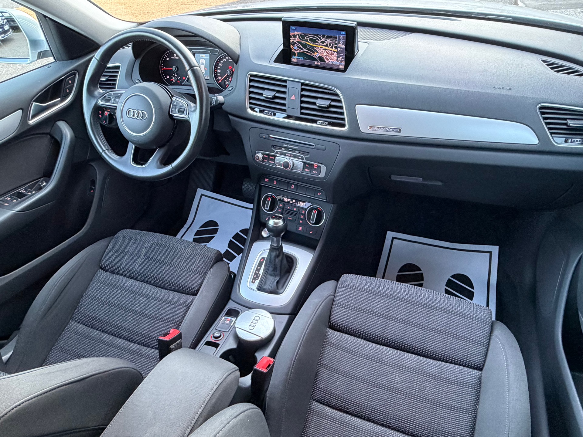 AUDI Q3 2.0 TDI sport quattro S-tronic-image-8