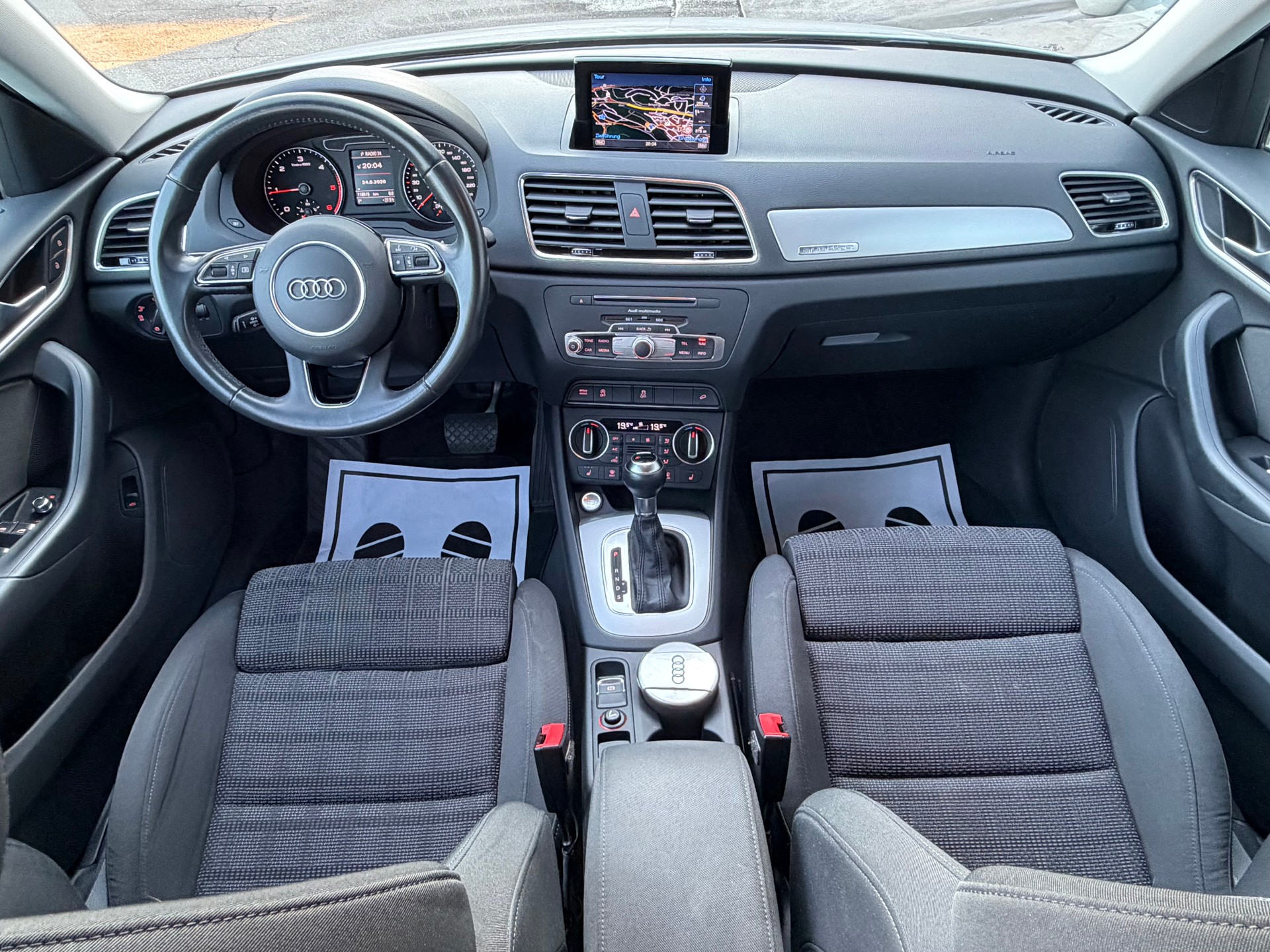 AUDI Q3 2.0 TDI sport quattro S-tronic-image-11