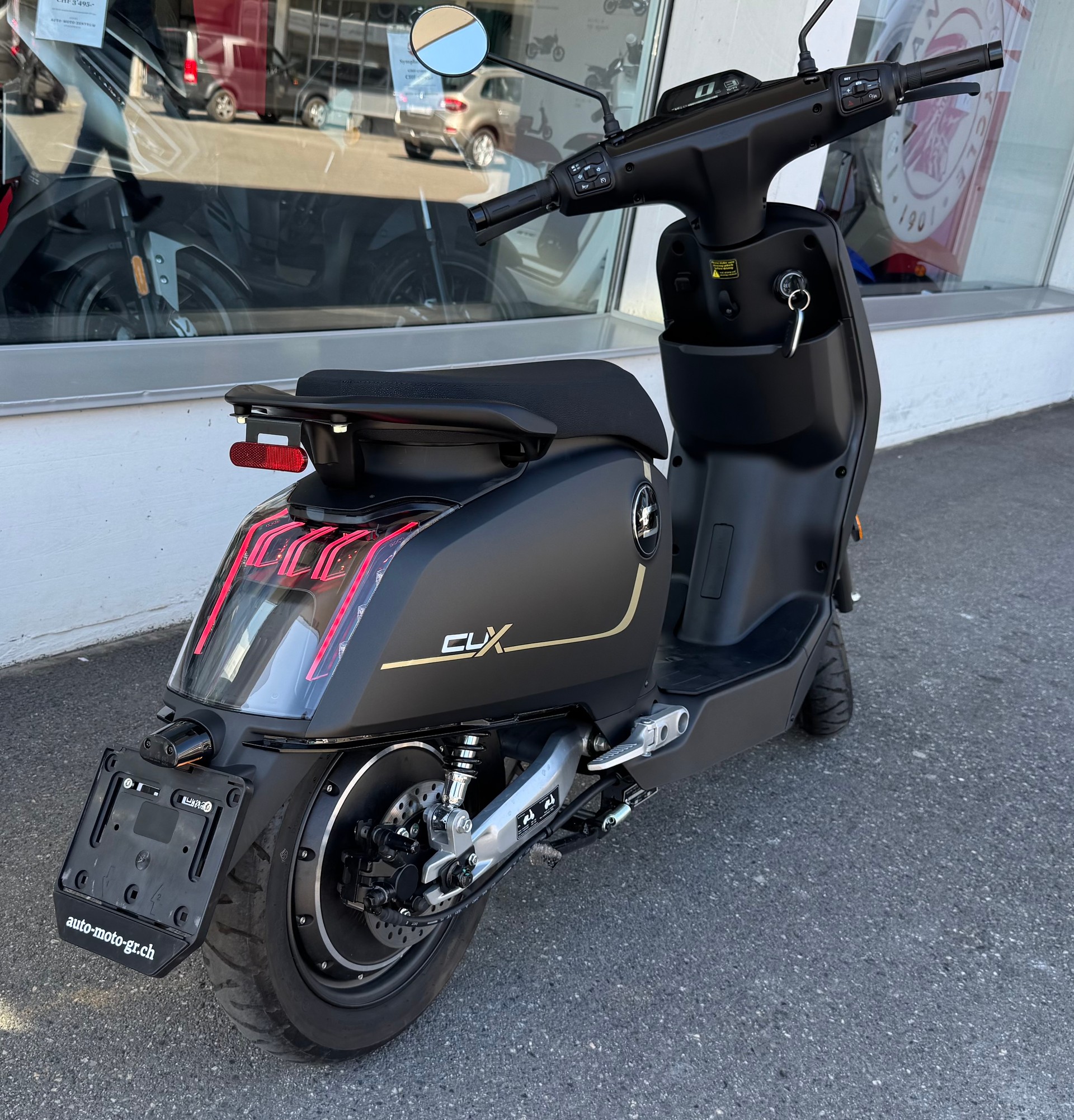 SUPER SOCO CUX-showroom-element-3