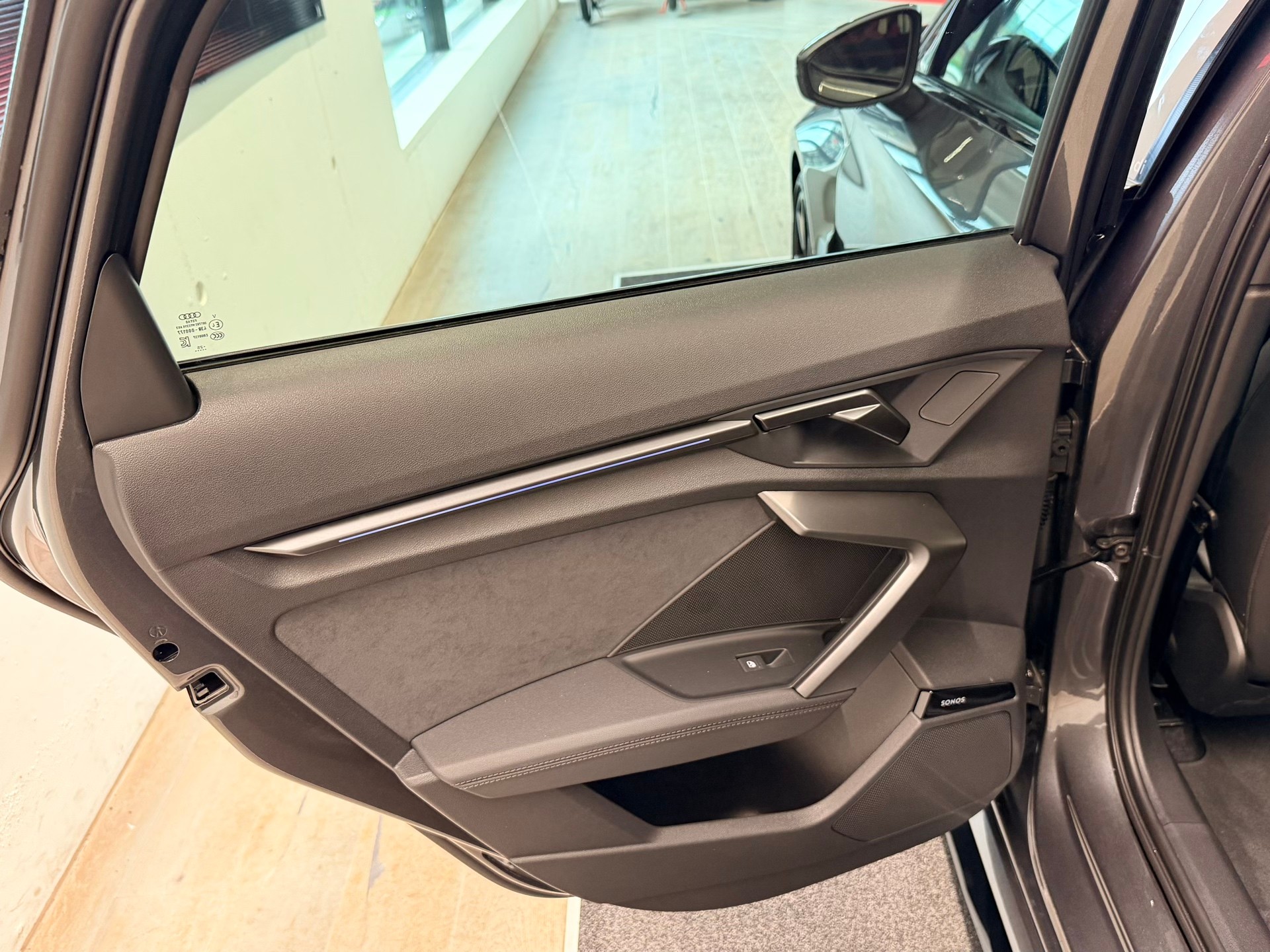 AUDI RS3 Sportback 2.5 TSI quattro S-tronic-image-16