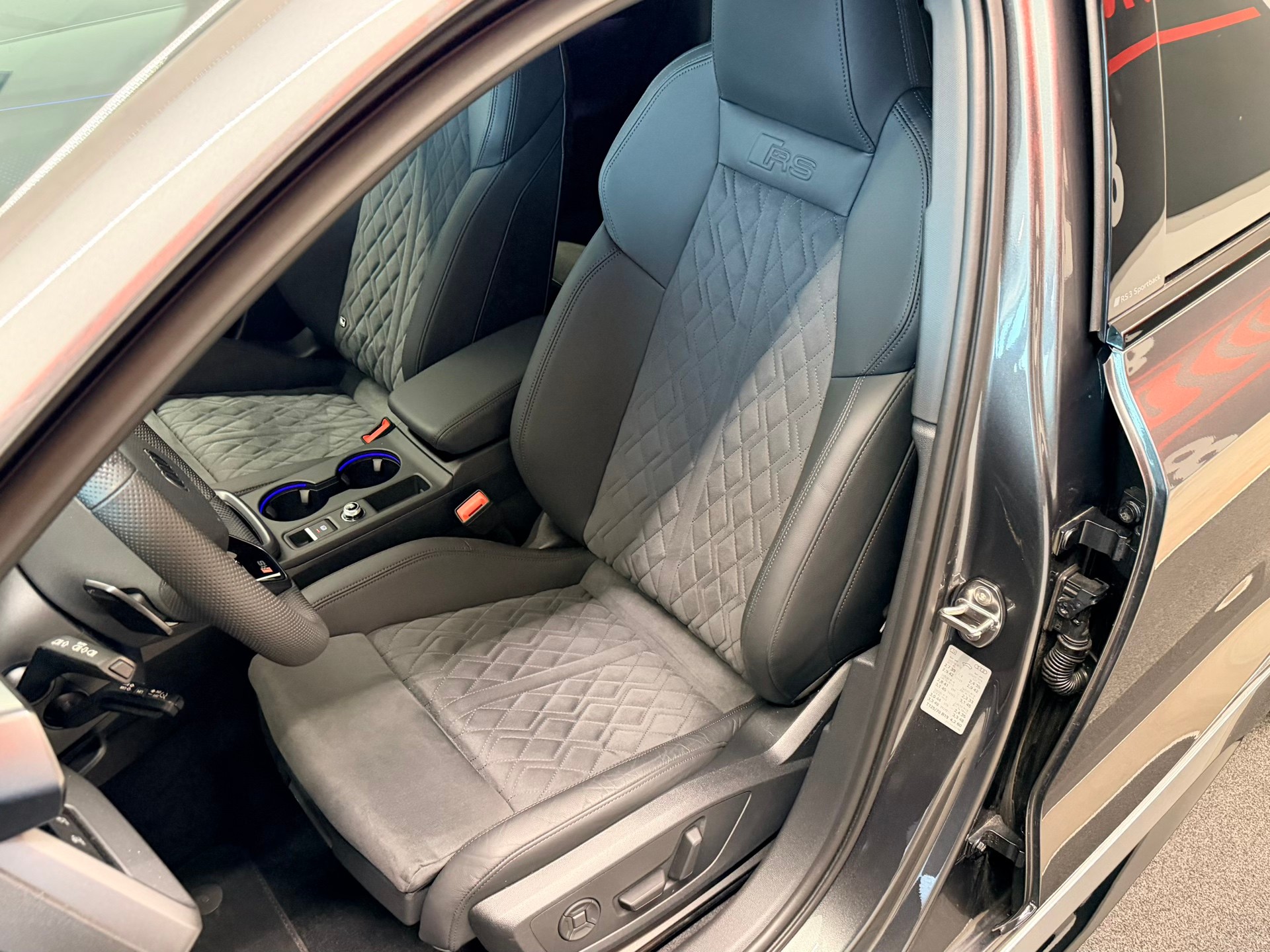 AUDI RS3 Sportback 2.5 TSI quattro S-tronic-image-14