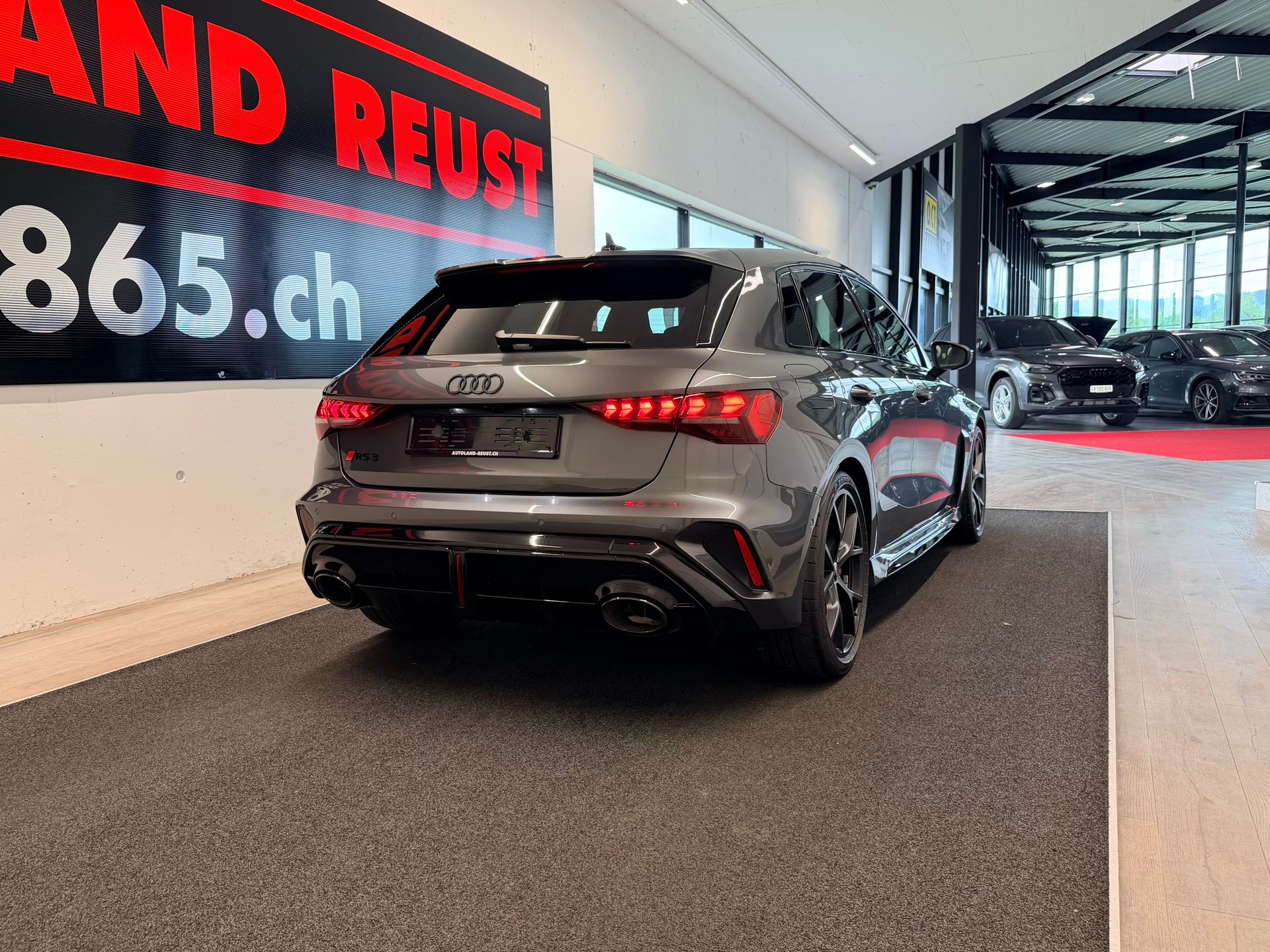 AUDI RS3 Sportback 2.5 TSI quattro S-tronic-image-6