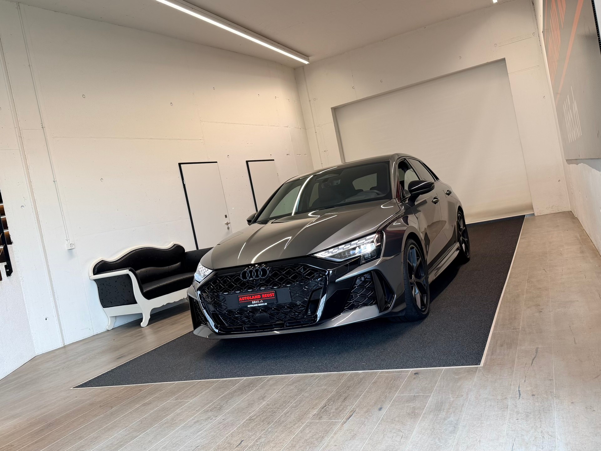 AUDI RS3 Sportback 2.5 TSI quattro S-tronic-image-2