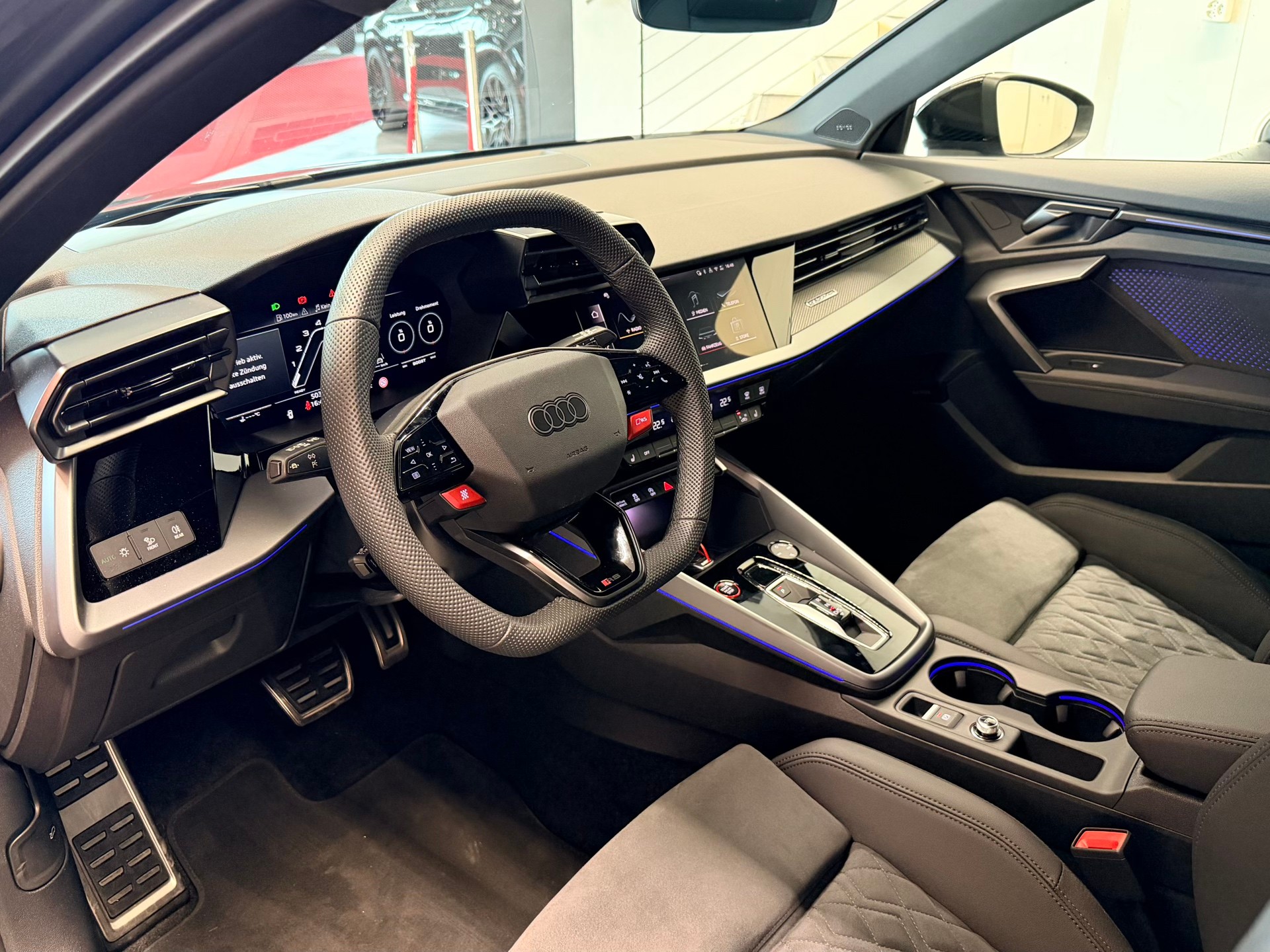 AUDI RS3 Sportback 2.5 TSI quattro S-tronic-image-11