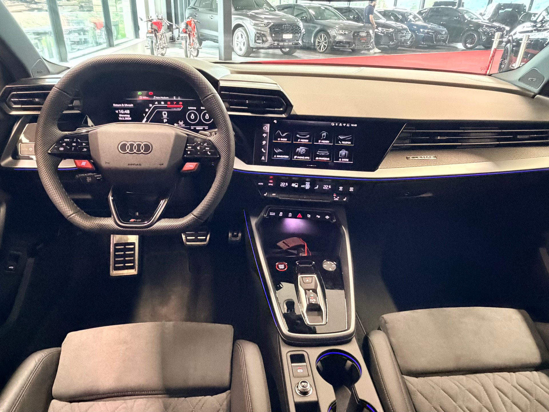 AUDI RS3 Sportback 2.5 TSI quattro S-tronic-image-17