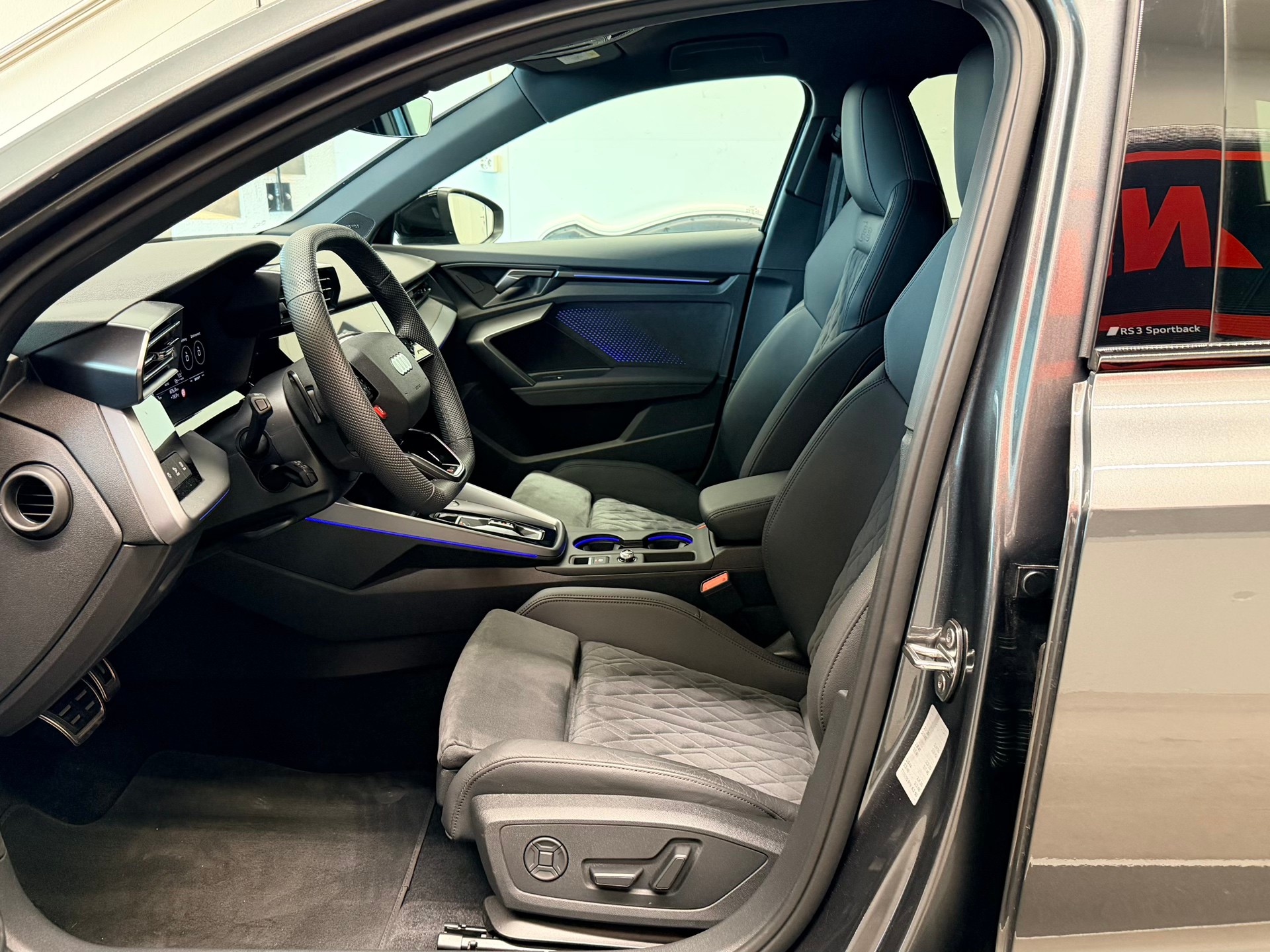 AUDI RS3 Sportback 2.5 TSI quattro S-tronic-image-13