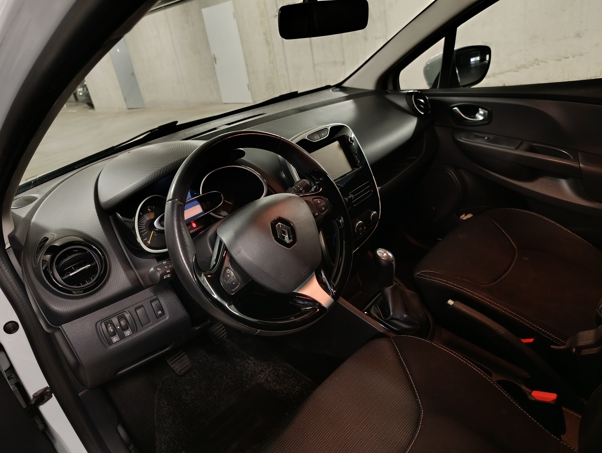 RENAULT Renault Clio Grandtour 1.5 dCi – Frisch MFK 03/2026, 1. Hand, Zahnriemen neu-image-3