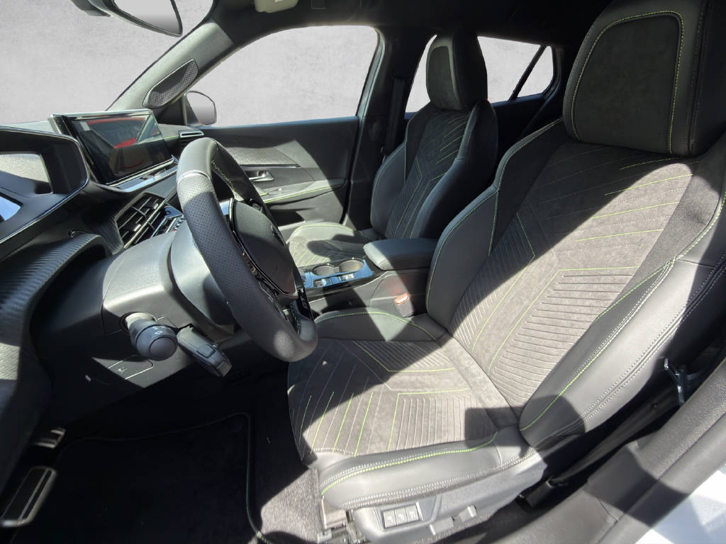 PEUGEOT 2008 1.2 Hybrid 145 GT-image-7