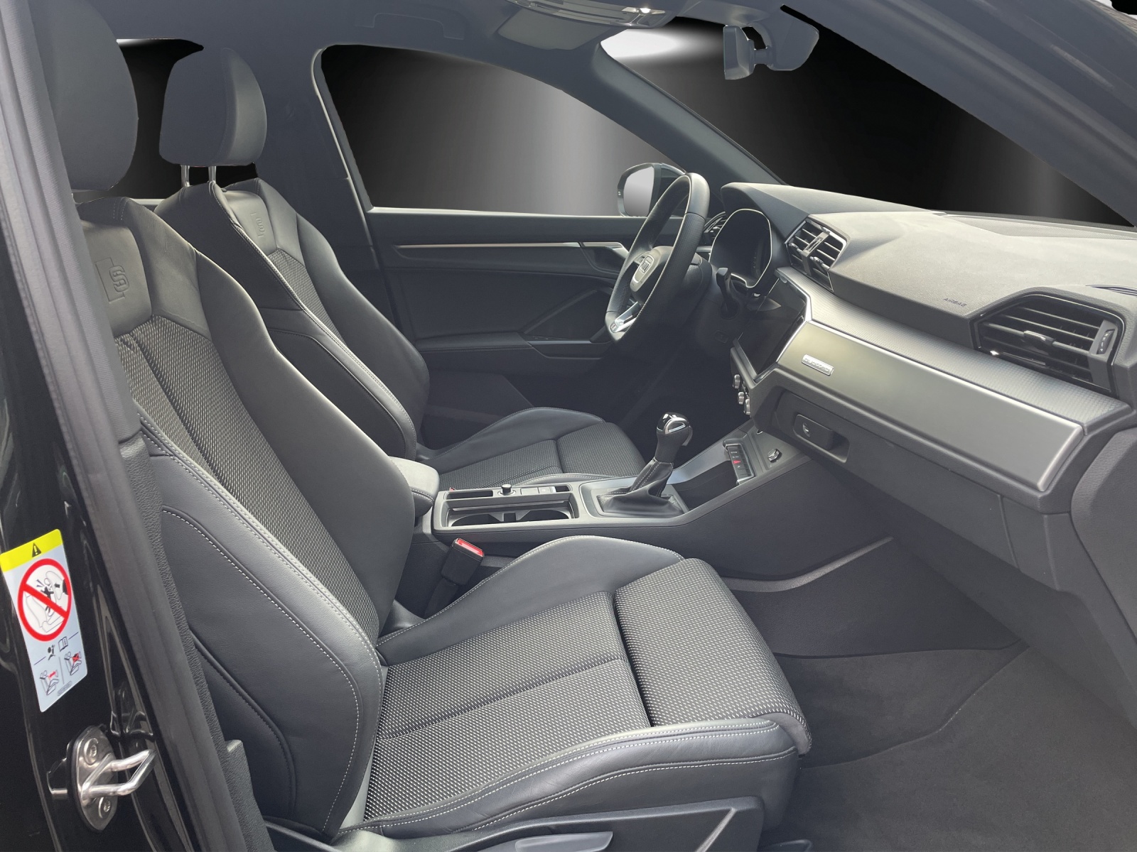 AUDI Q3 Sportback 40 TFSI S line quattro S-tronic-image-8