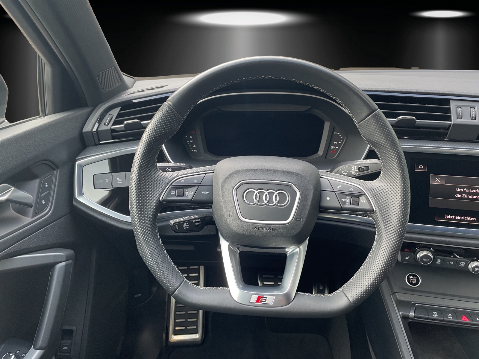 AUDI Q3 40 TFSI S line quattro S-tronic-image-12