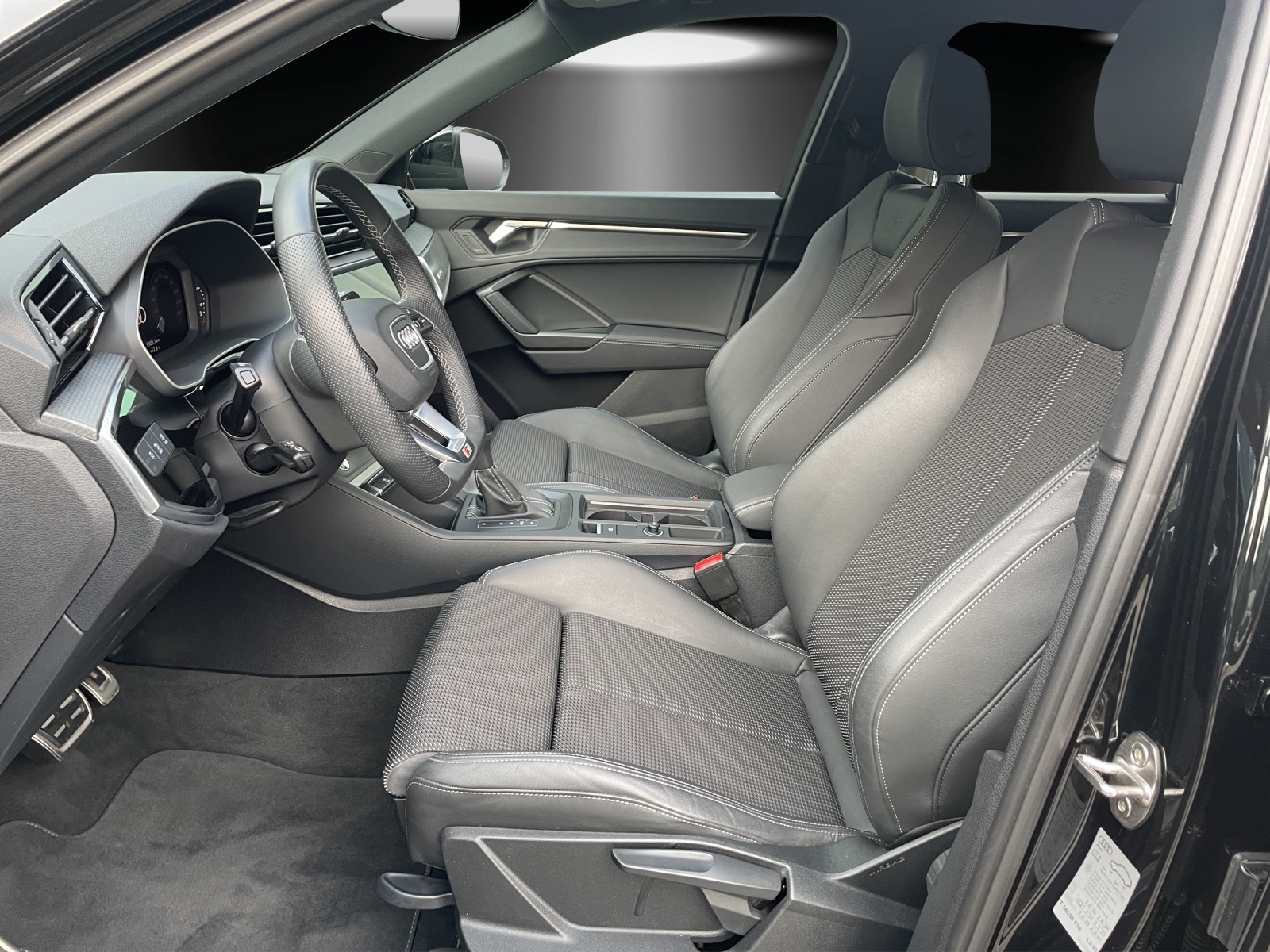 AUDI Q3 Sportback 40 TFSI S line quattro S-tronic-image-9