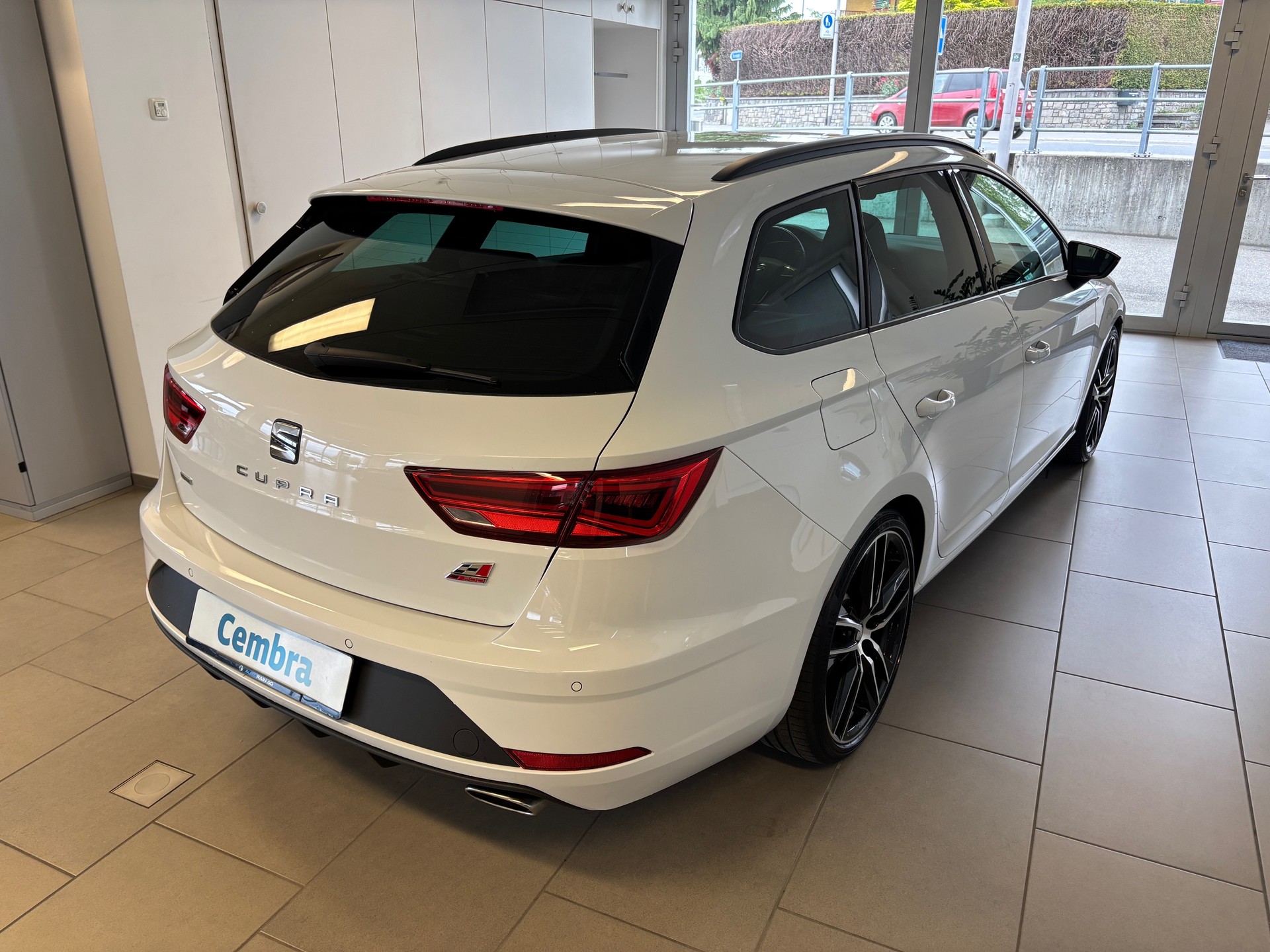 SEAT Leon ST 2.0 TSI Cupra 300 4 Drive DSG-showroom-element-2
