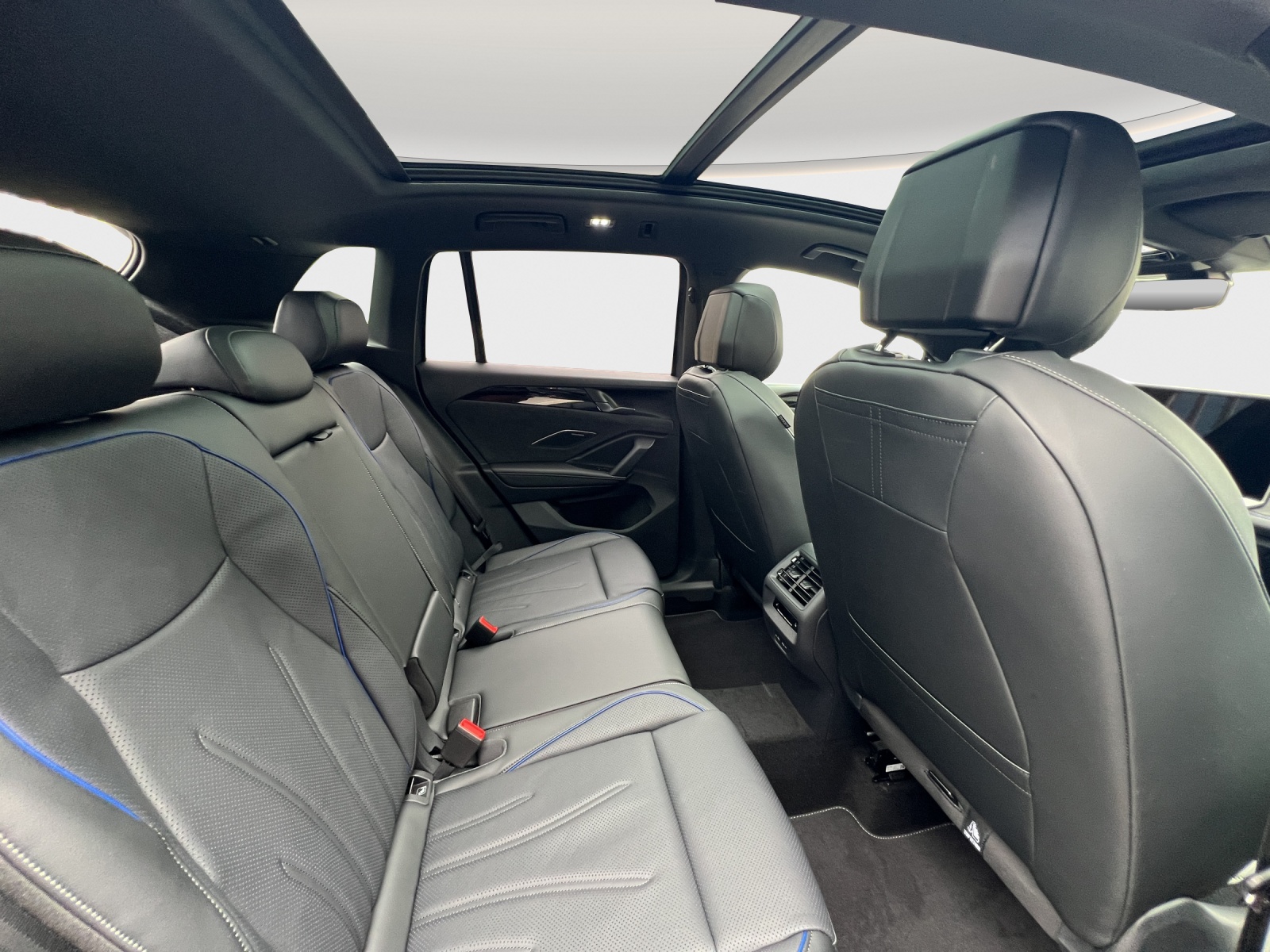 VW Tiguan 2.0 TSI DSG R-Line Plus 4Motion-image-11