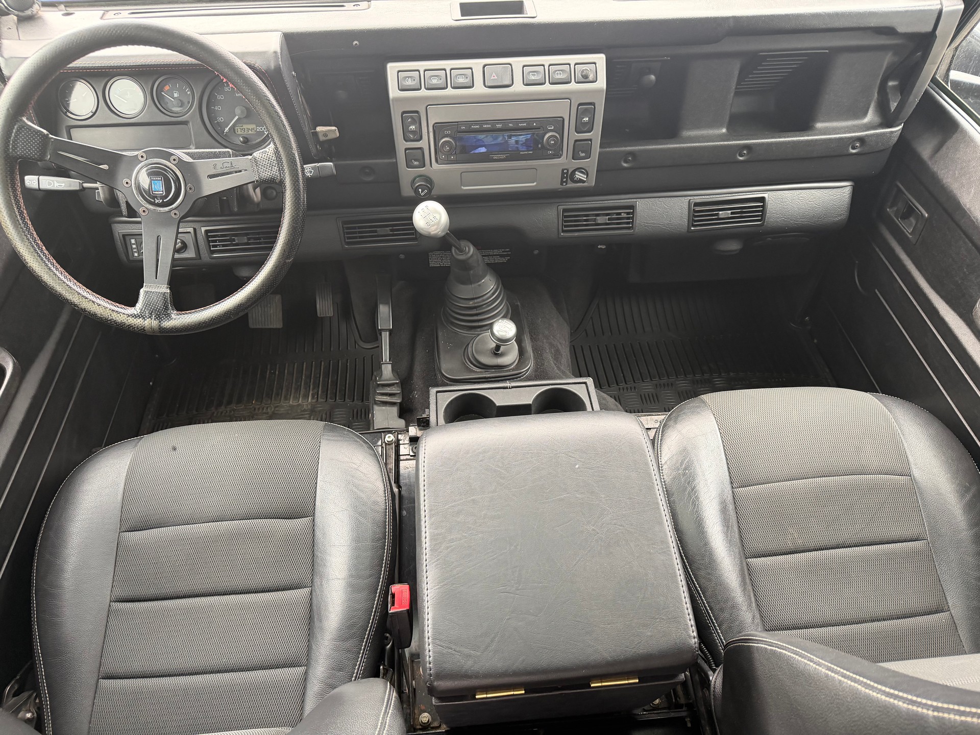 LAND ROVER Defender 90 TD5 *BLACK EDITION*-image-8