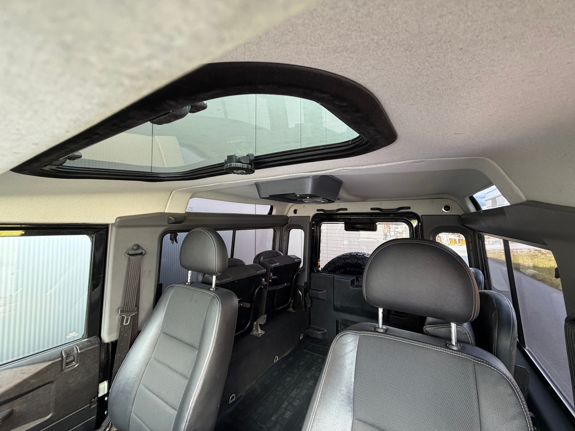 LAND ROVER Defender 90 TD5 *BLACK EDITION*-image-7