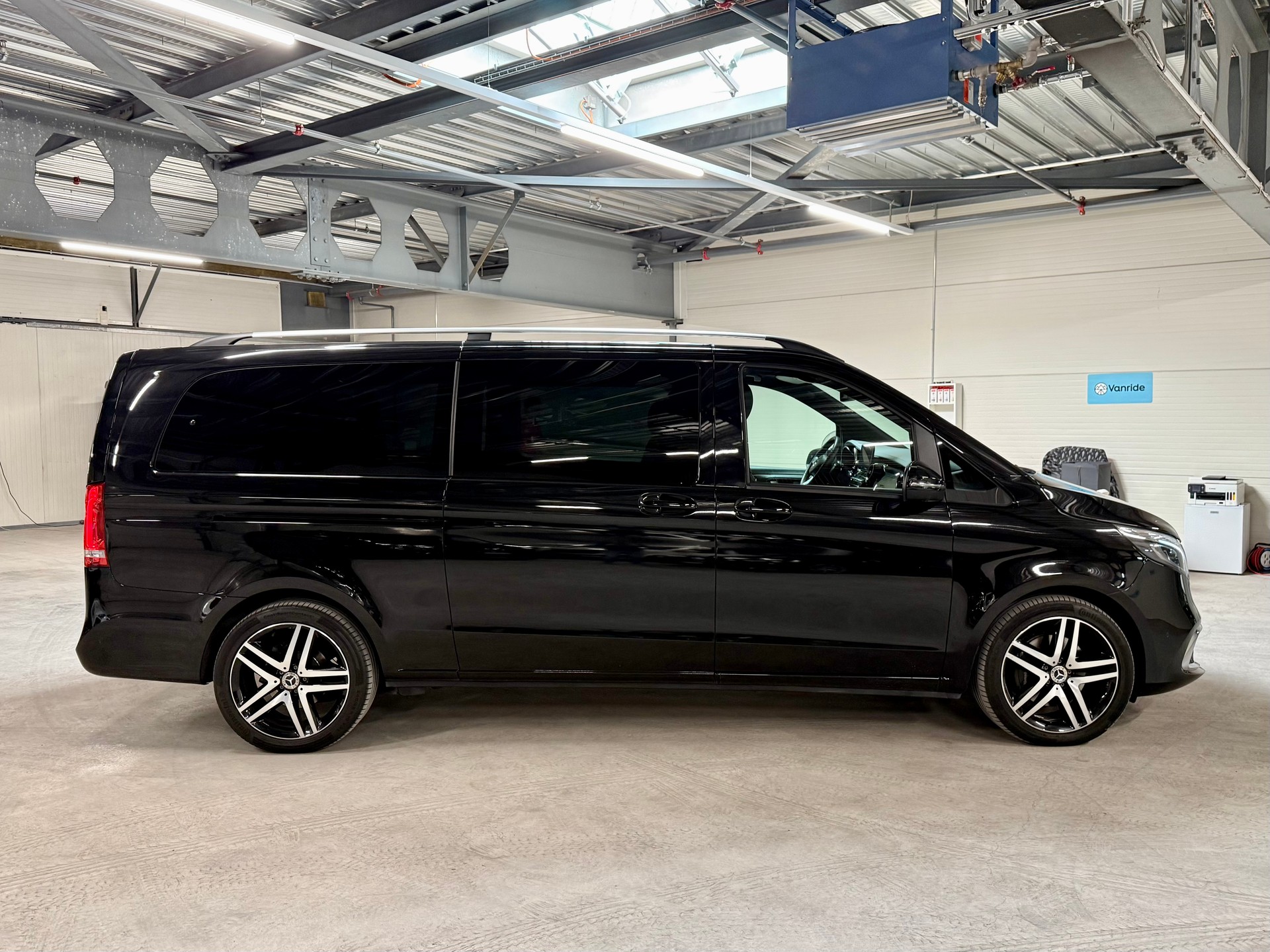 MERCEDES-BENZ V 300 d Swiss Edition Extralong 4Matic 9G-Tronic-image-3