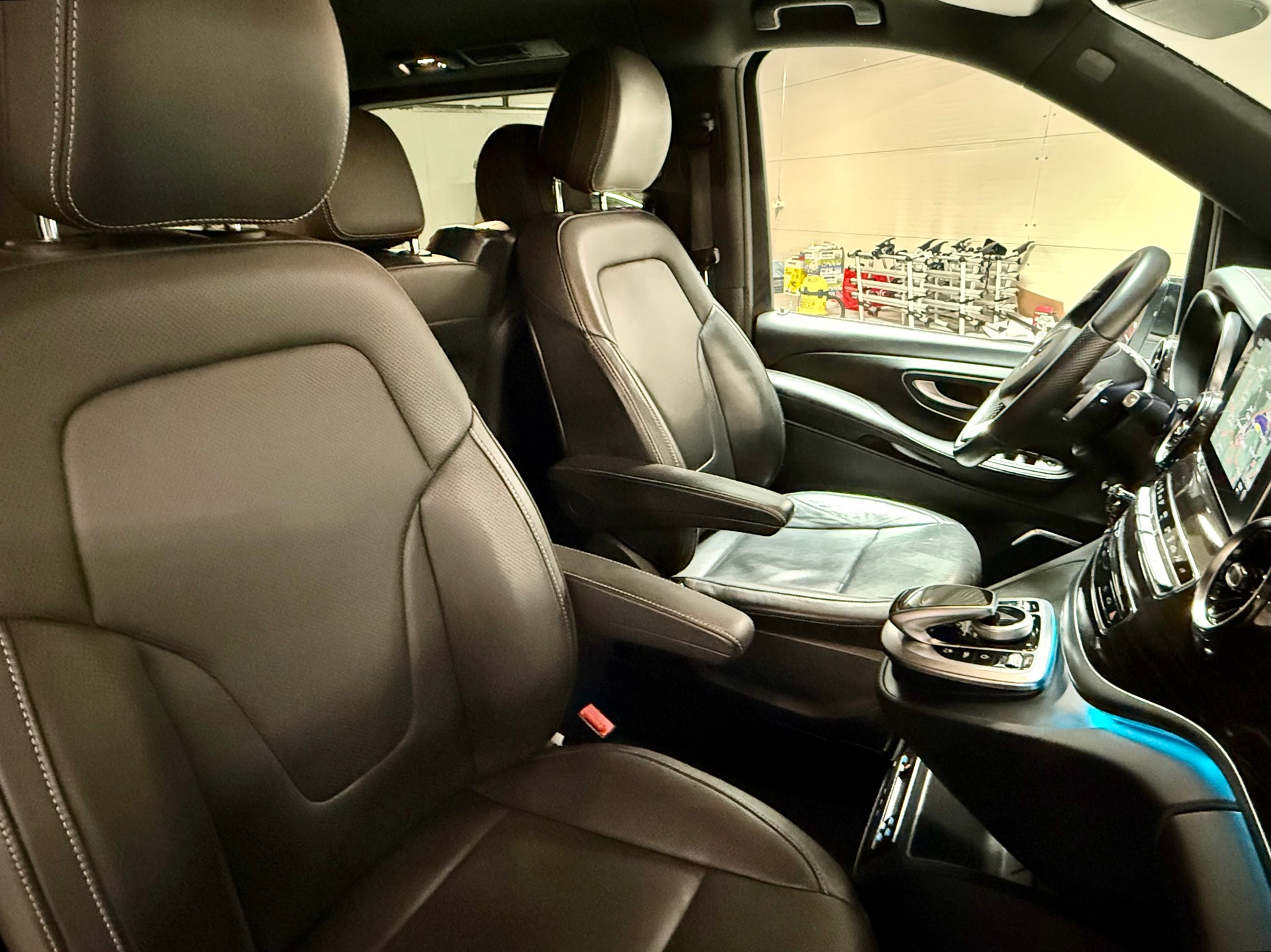 MERCEDES-BENZ V 300 d Swiss Edition Extralong 4Matic 9G-Tronic-image-12