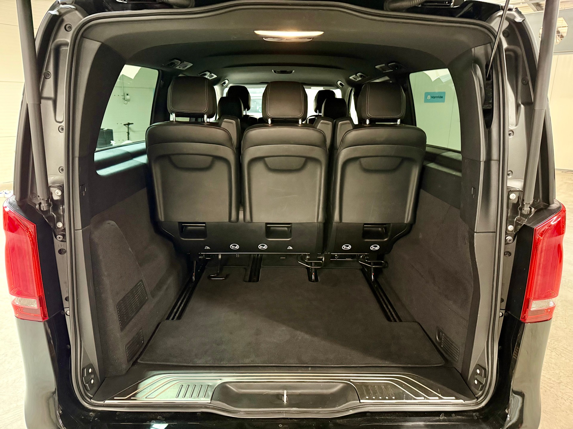 MERCEDES-BENZ V 300 d Swiss Edition Extralong 4Matic 9G-Tronic-image-8