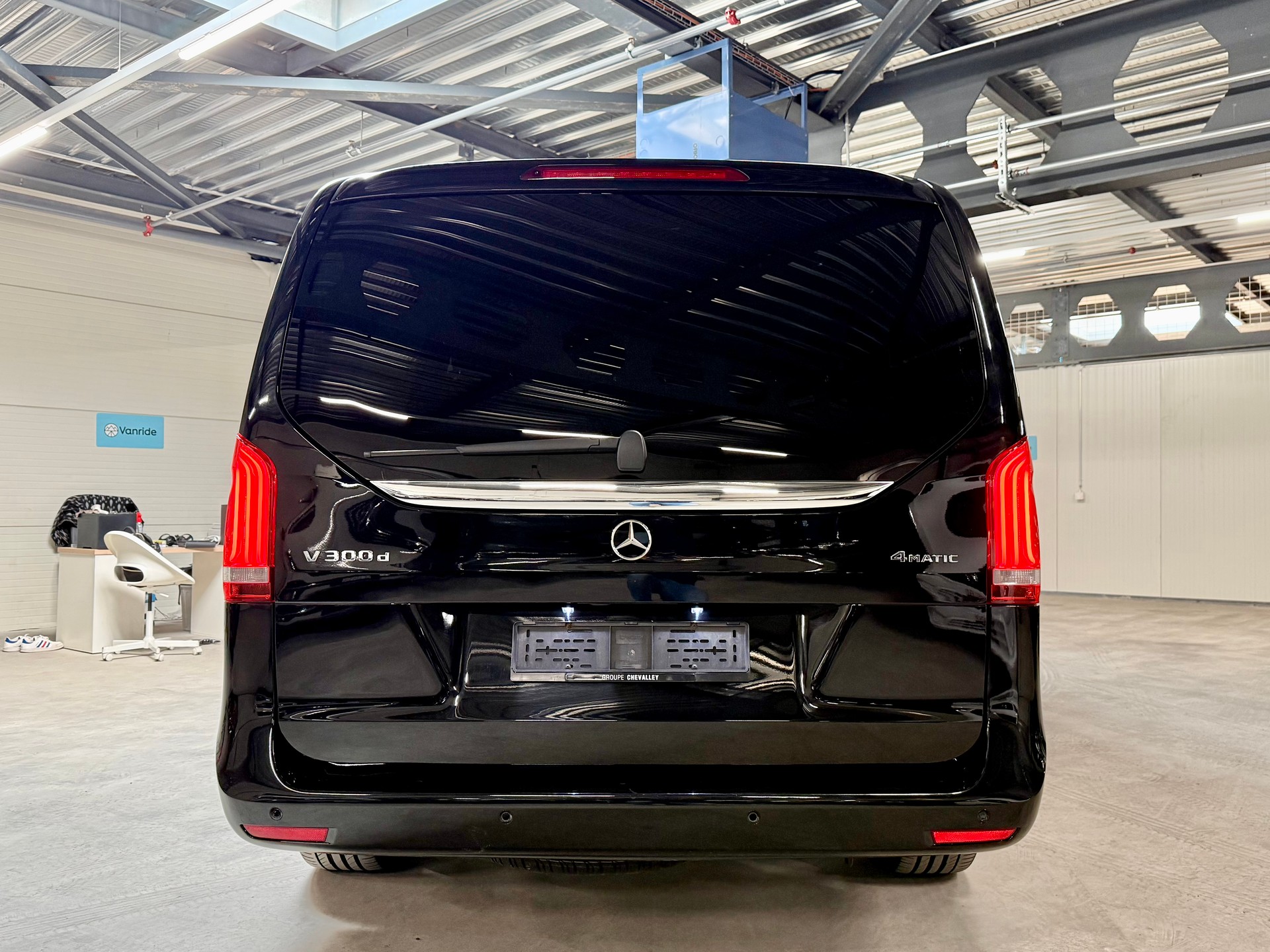MERCEDES-BENZ V 300 d Swiss Edition Extralong 4Matic 9G-Tronic-image-7