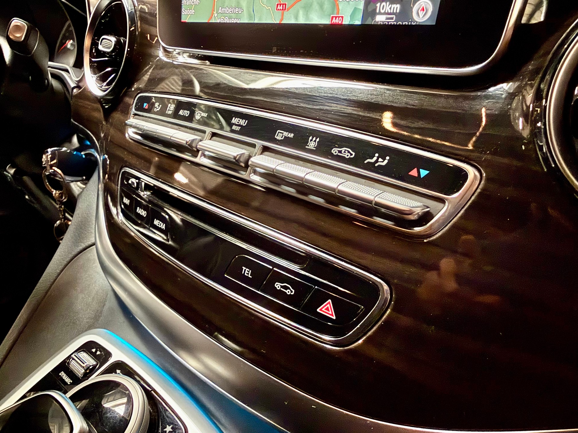 MERCEDES-BENZ V 300 d Swiss Edition Extralong 4Matic 9G-Tronic-image-16