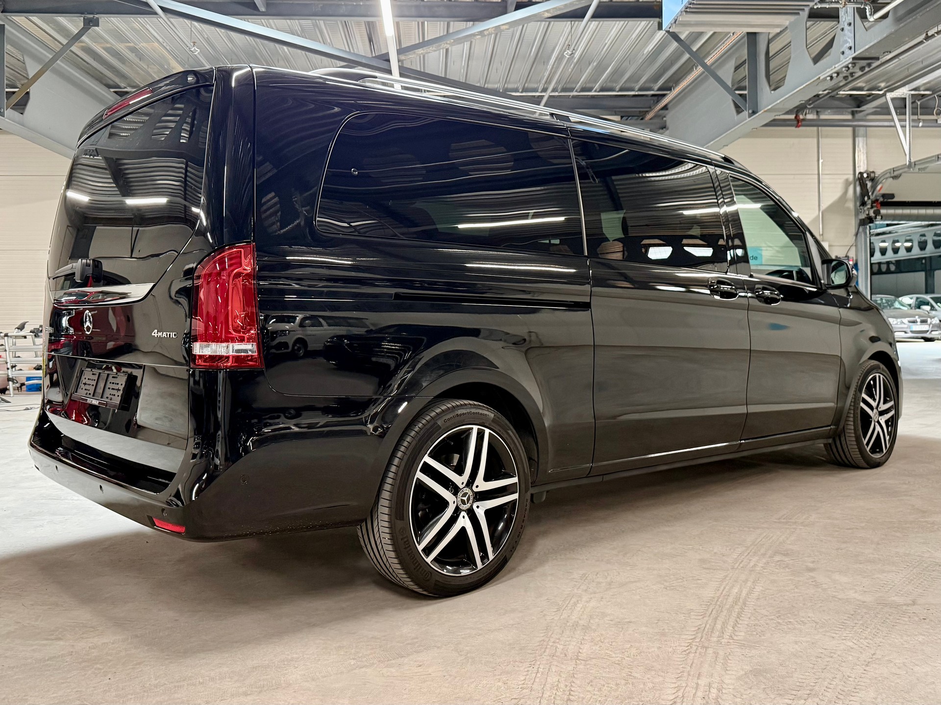 MERCEDES-BENZ V 300 d Swiss Edition Extralong 4Matic 9G-Tronic-image-18