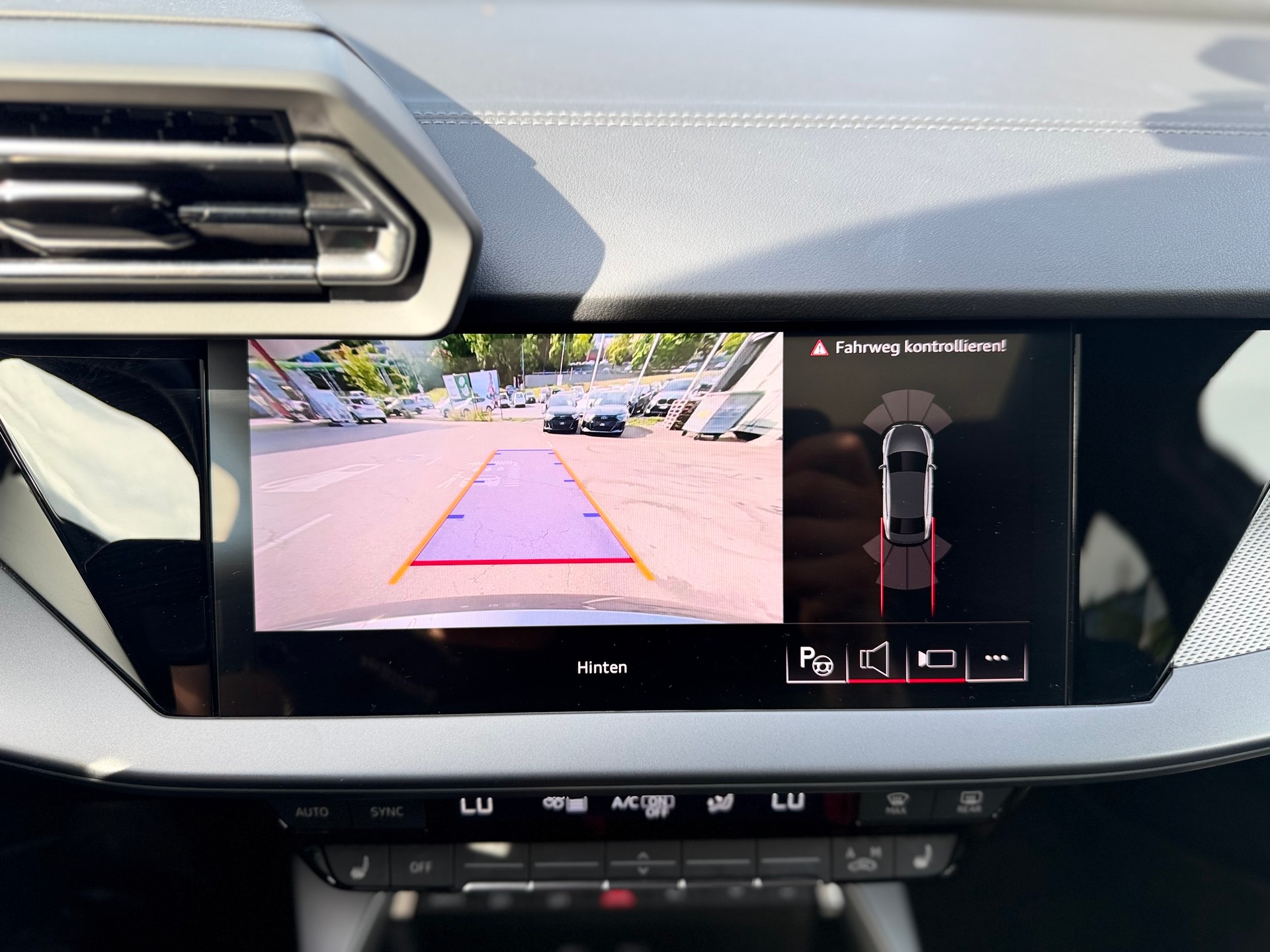 AUDI S3 Limousine TFSI quattro S-tronic ° Vollausstattung ° Akrapovic °-image-18