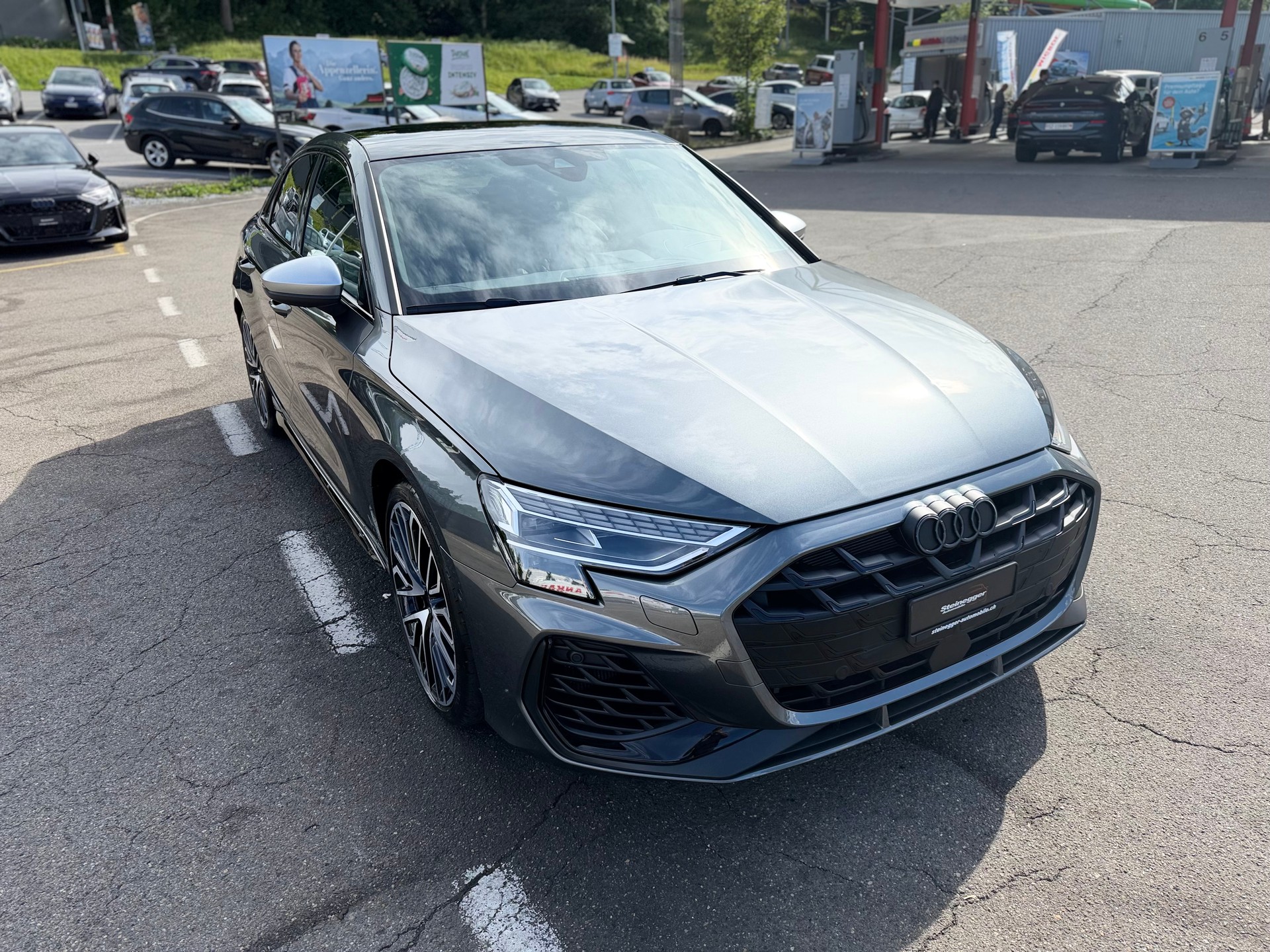 AUDI S3 Limousine TFSI quattro S-tronic ° Vollausstattung ° Akrapovic °-image-0