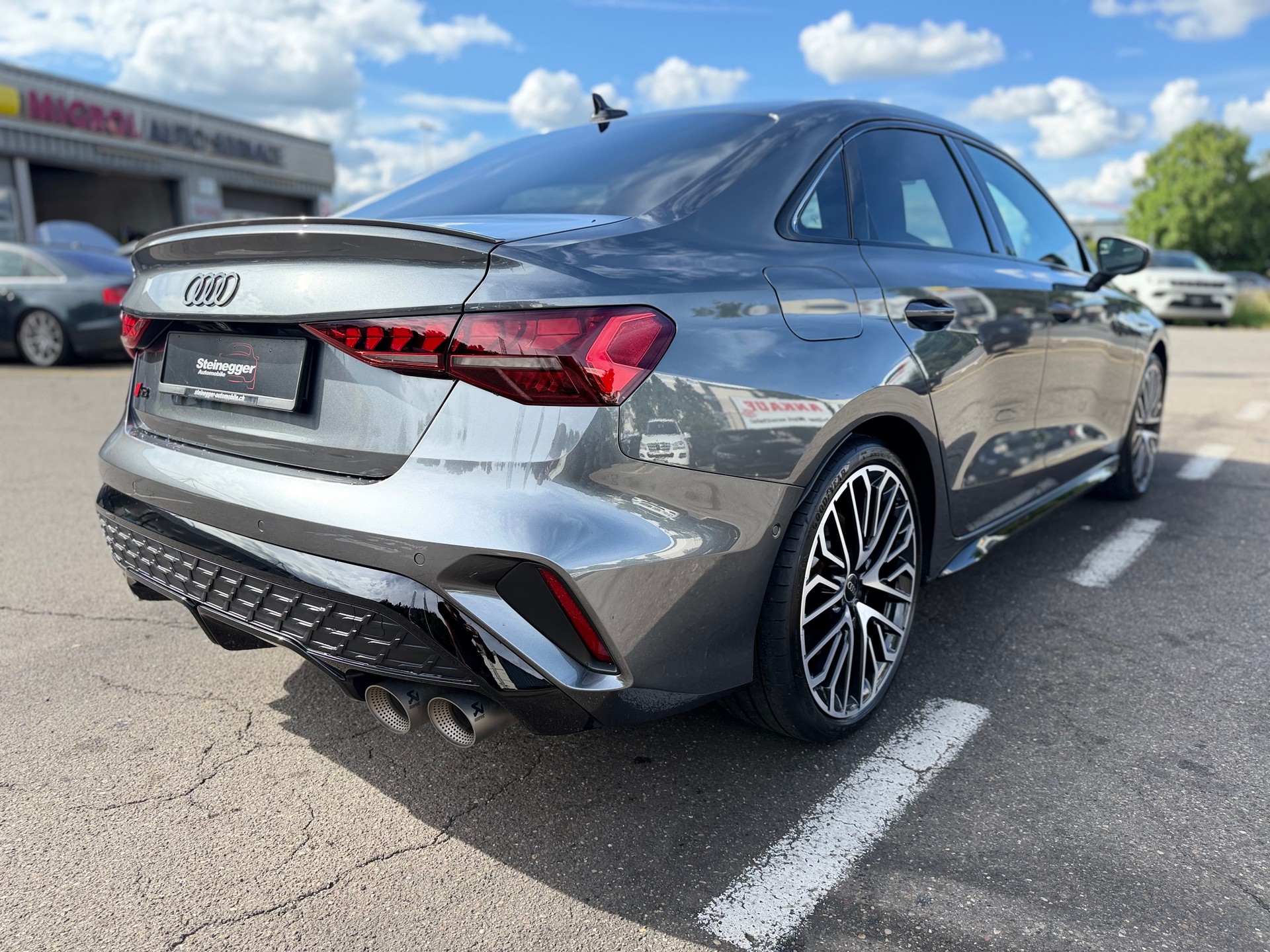 AUDI S3 Limousine TFSI quattro S-tronic ° Vollausstattung ° Akrapovic °-image-10