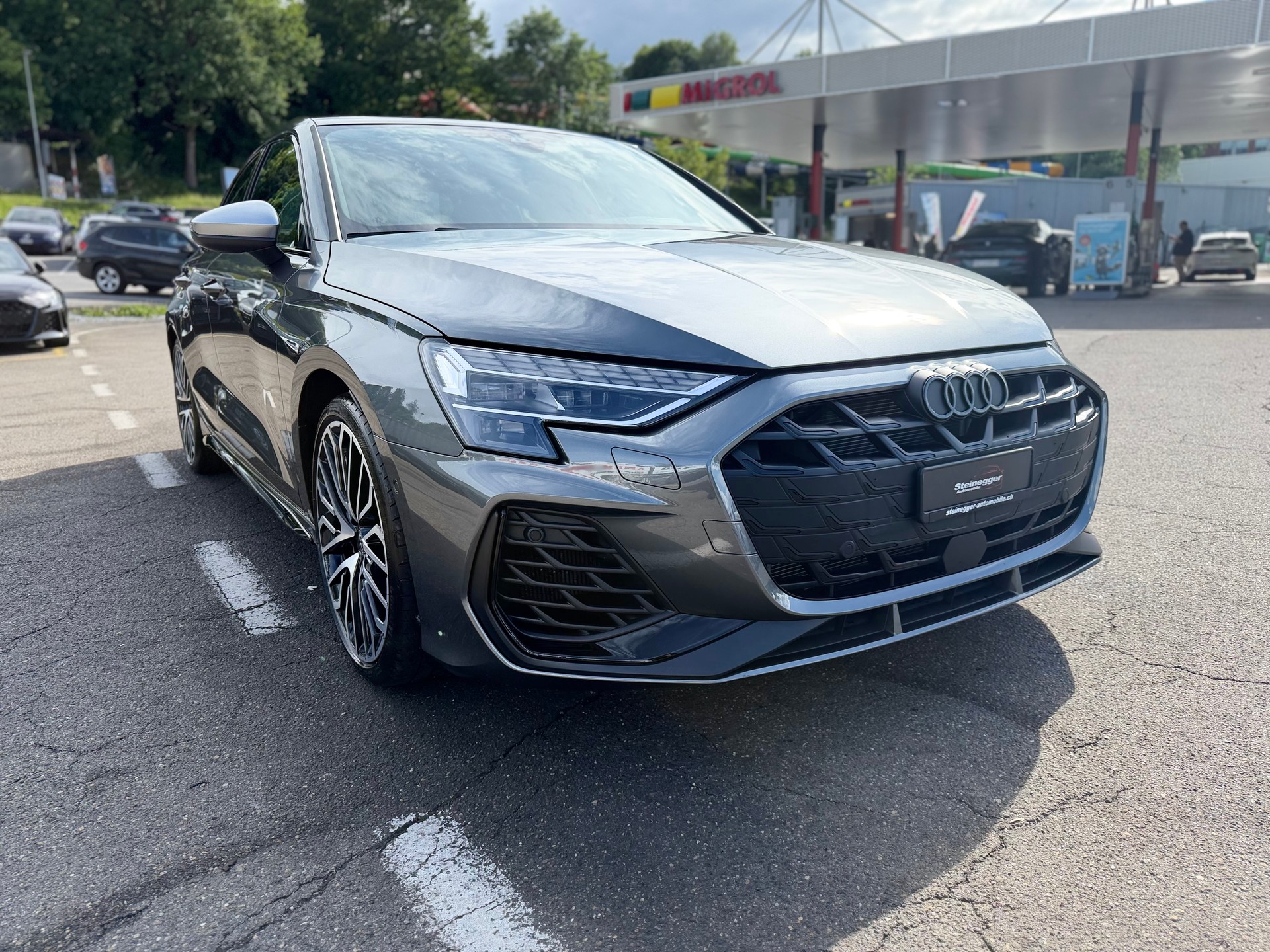 AUDI S3 Limousine TFSI quattro S-tronic ° Vollausstattung ° Akrapovic °-image-1